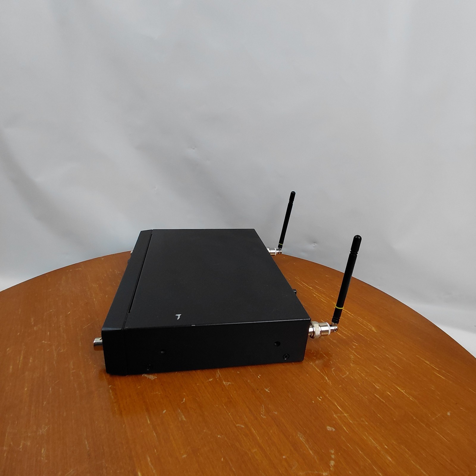 Samson CR99 UHF Wireless Receiver and CH99 Microphone Read Description