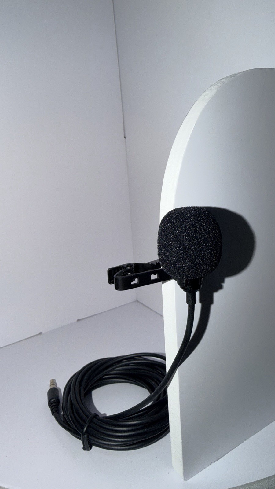 Black Clip-On Wired condenser Microphone, 3.5mm (1/8 in) TRS Universal