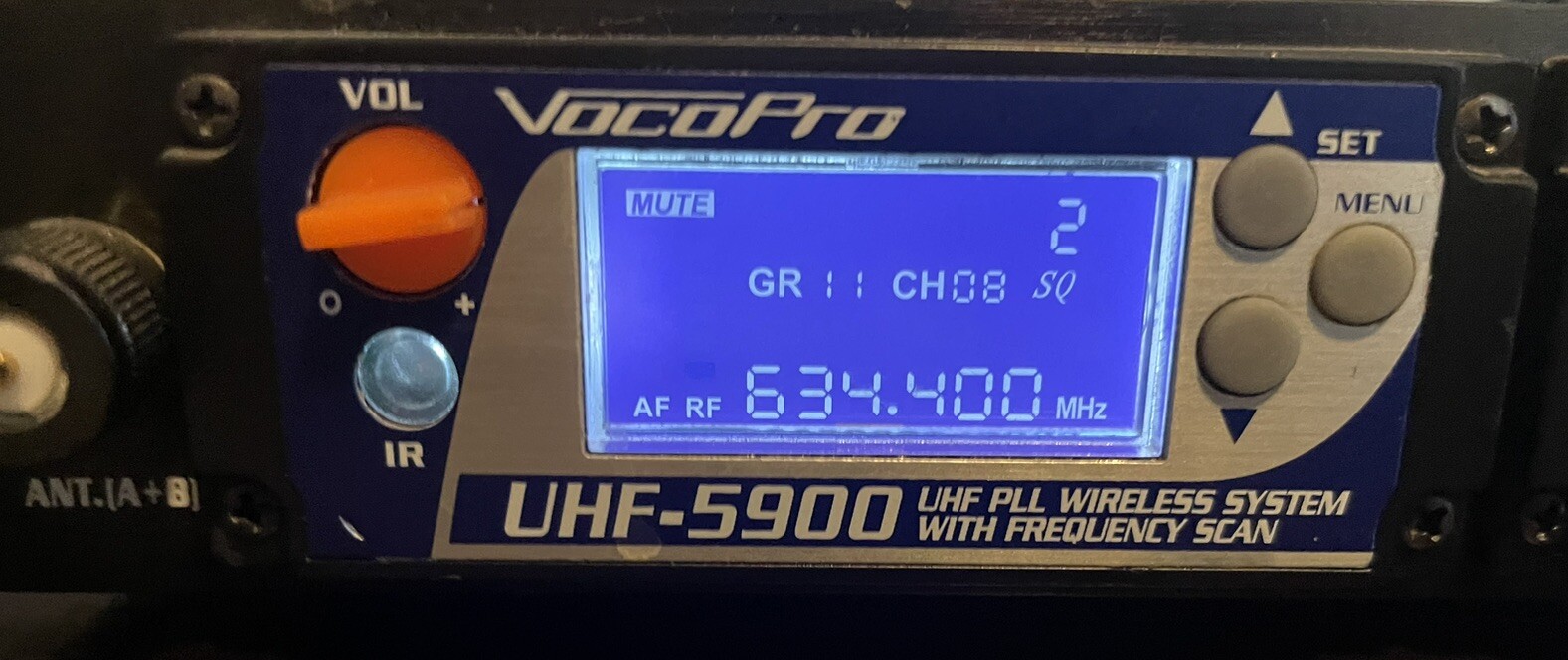 VocoPro UHF-5900 4-Channel Wireless Microphone System (see Description)