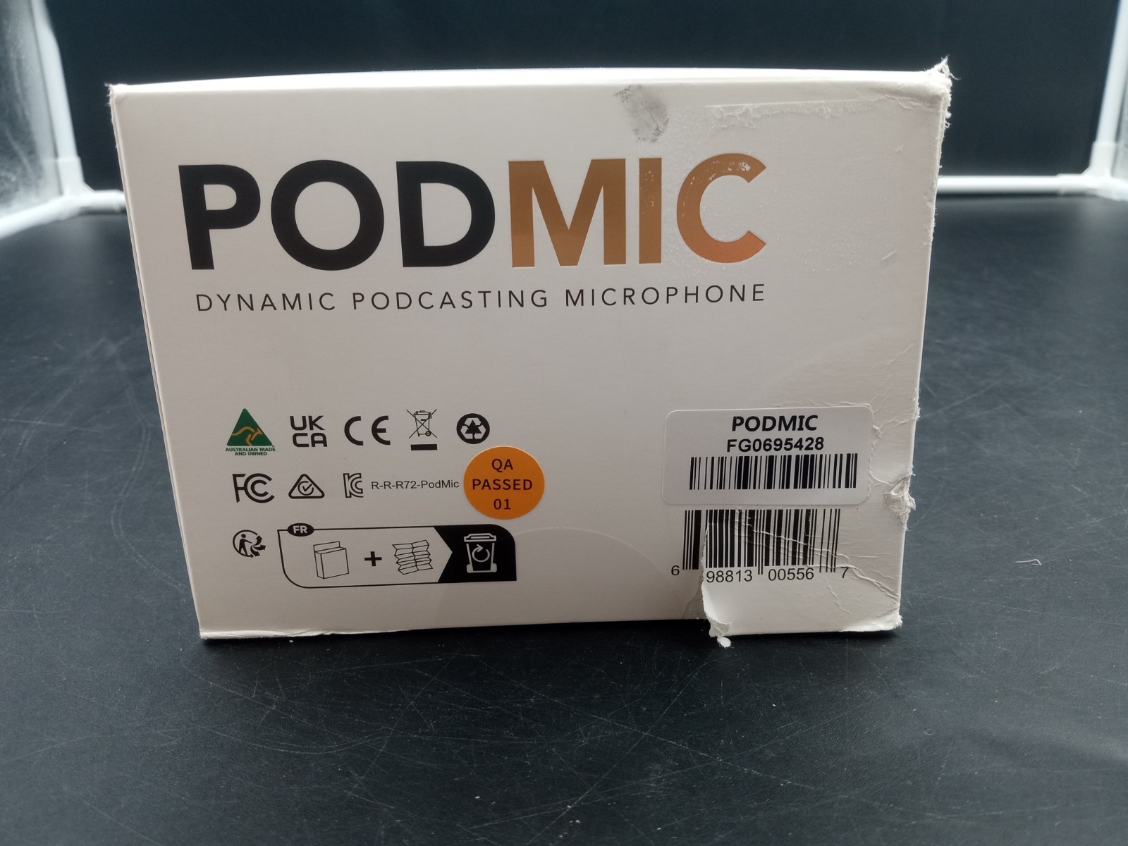 Rode PodMic Dynamic Wired Broadcasting Microphone w/ Integrated Pop Filter Black