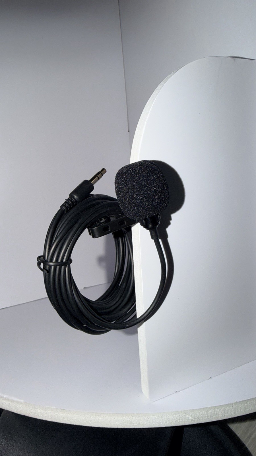 Black Clip-On Wired condenser Microphone, 3.5mm (1/8 in) TRS Universal