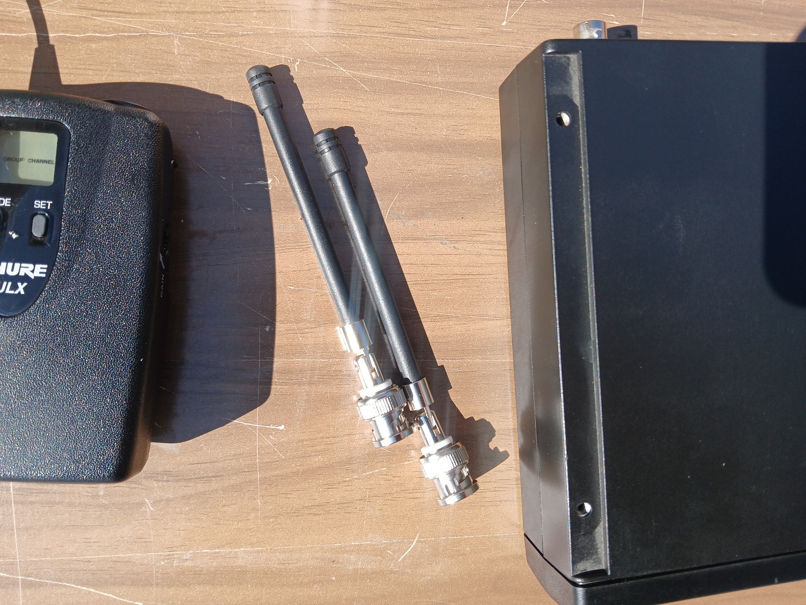 Shure ULXS4 554-590 MHz-J1 Complete System w/WL185 Lavalier Microphone – Used