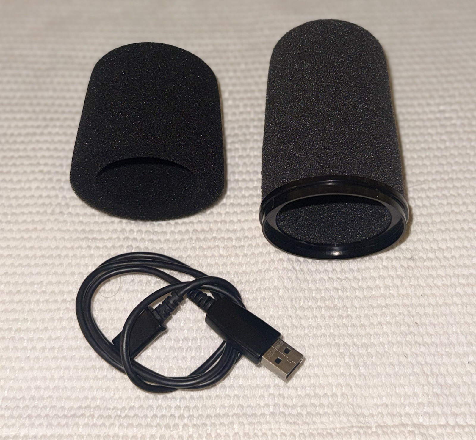 Shure MV7 Podcast Microphone & Mini Tabletop Tripod~Black~EUC!!!