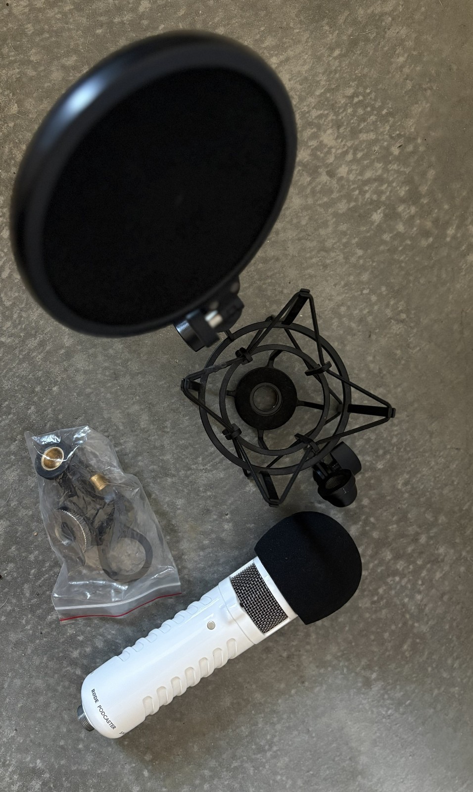 Rode Podcaster USB Microphone White + Shock Mount with Detachable Pop Filter
