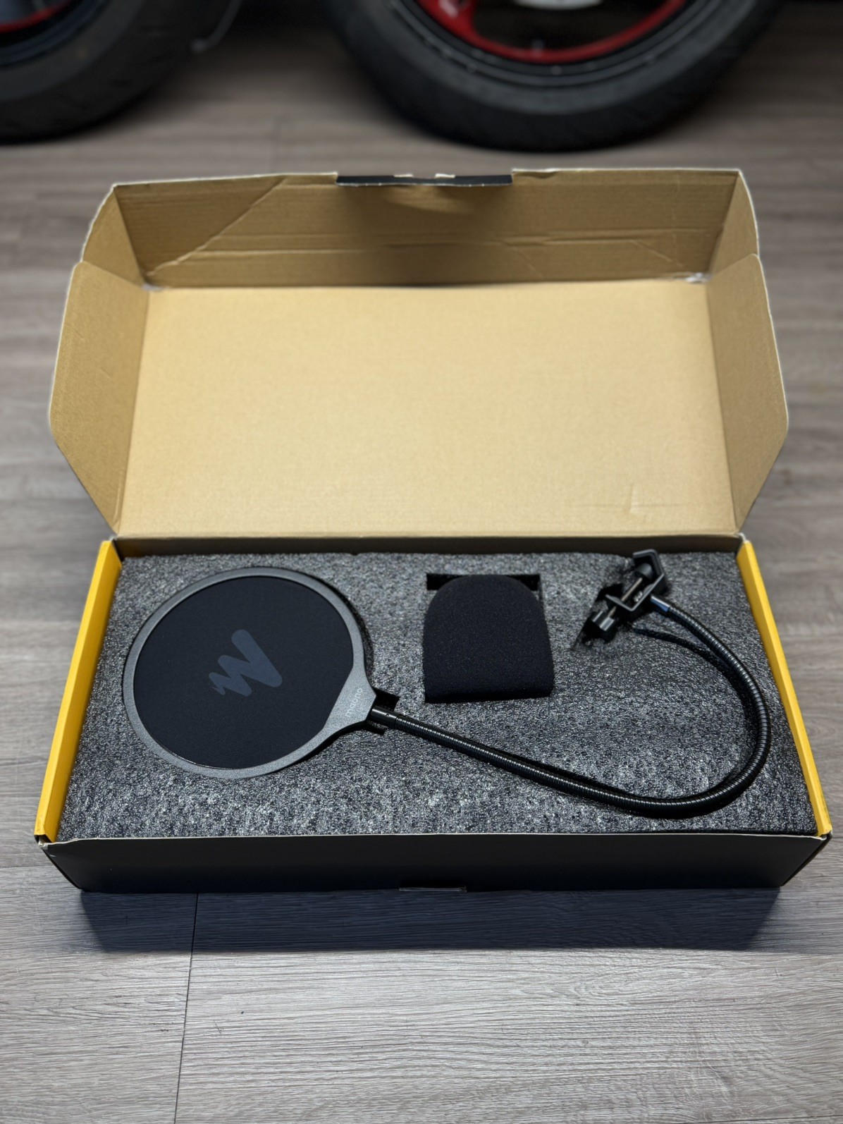 Maono AU-A04 Podcasting Microphone Kit Professional Audio Innovation New In Box