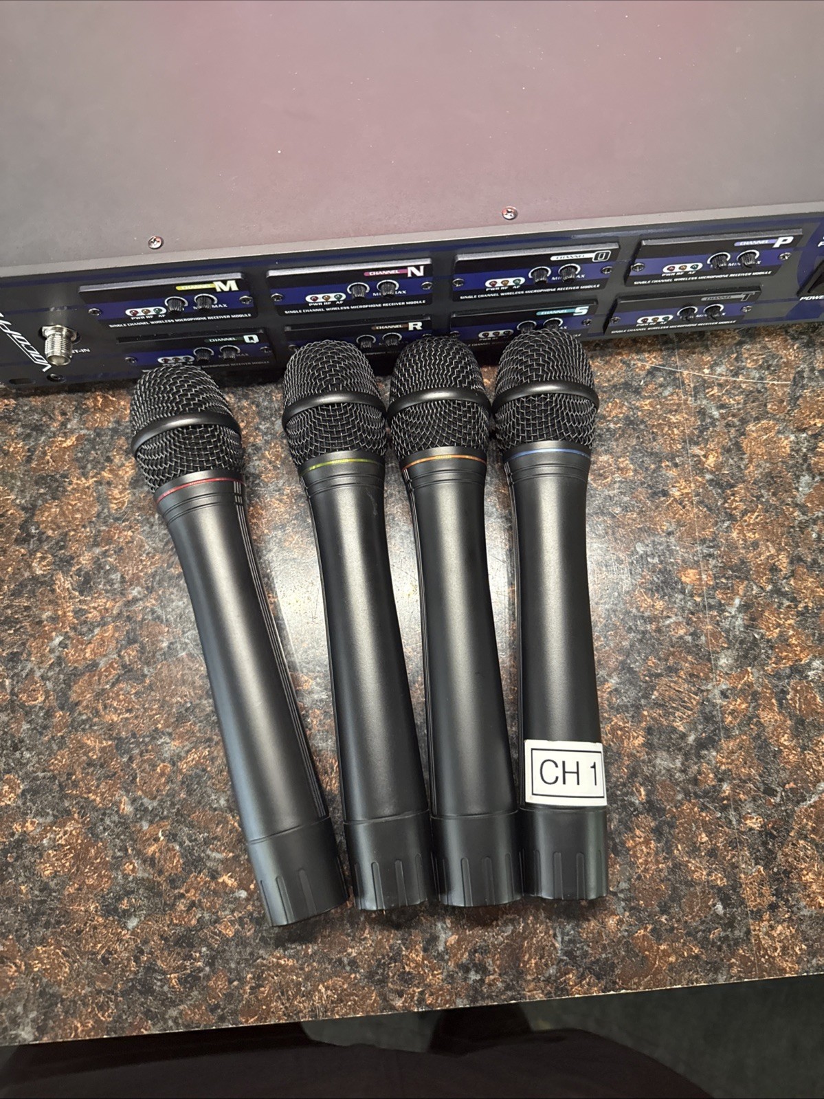 VocoPro UHF-8800 Pro 8 Channel Wireless Microphone Receiver w/ 4 Mics (LOOK)