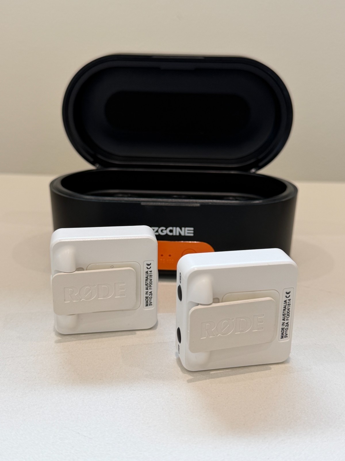PreOwned Rode Wireless GO Compact Lavalier Microphone (White) + ZGCine Charger