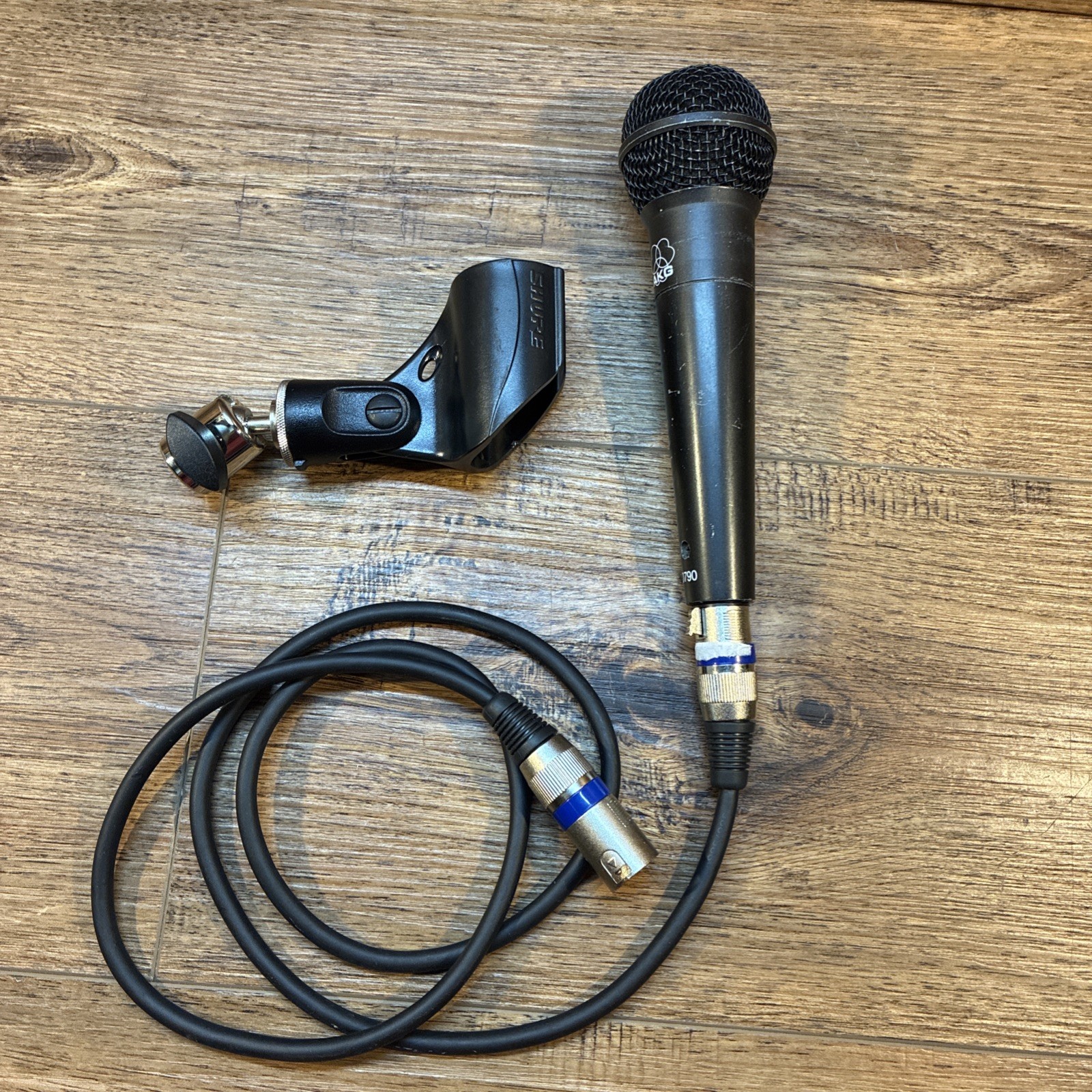 AKG D790 Dynamic Microphone, Excellent Condition With Cable And Stand Mount