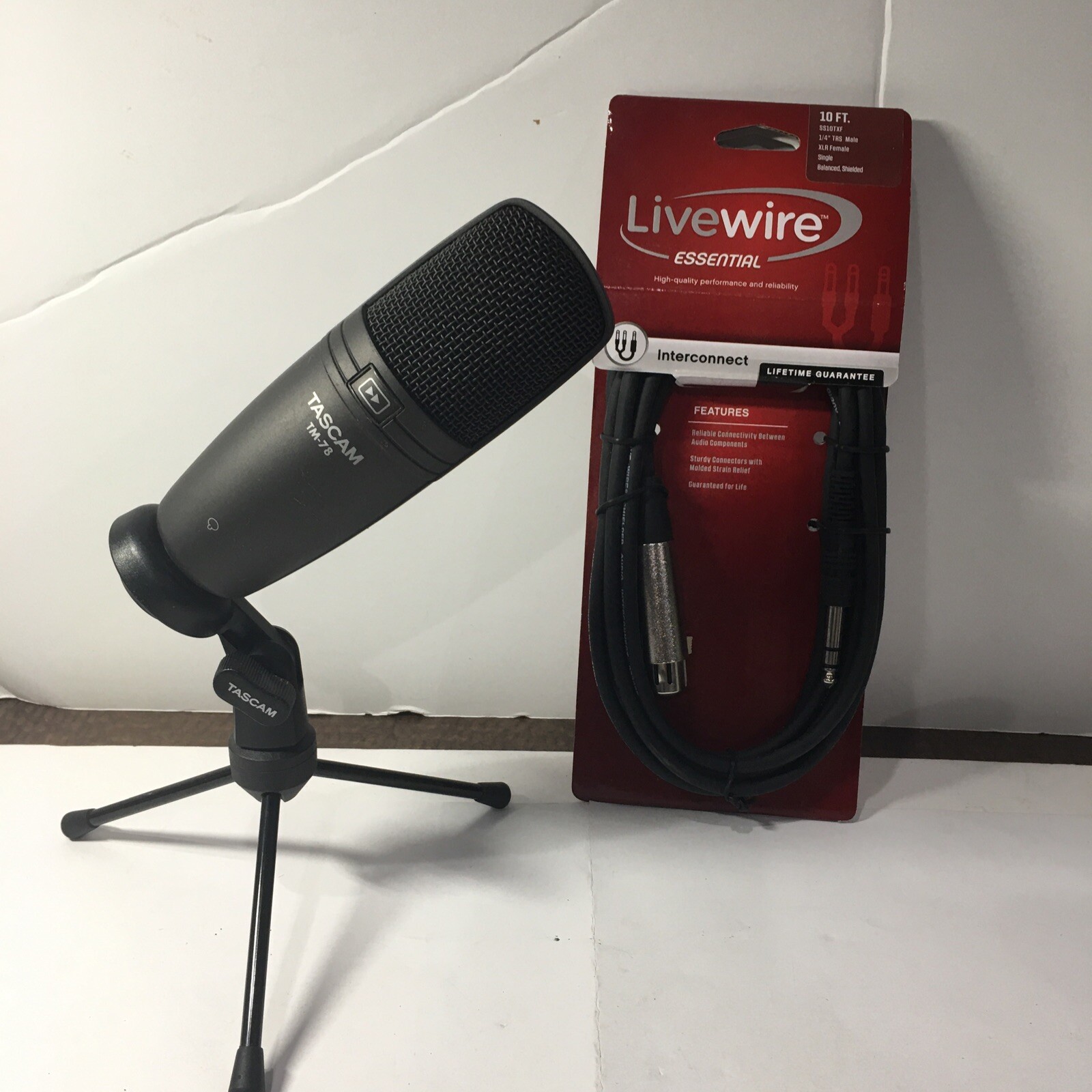 TASCAM TM-78 With Stand & 10 FT Livewire Cable.