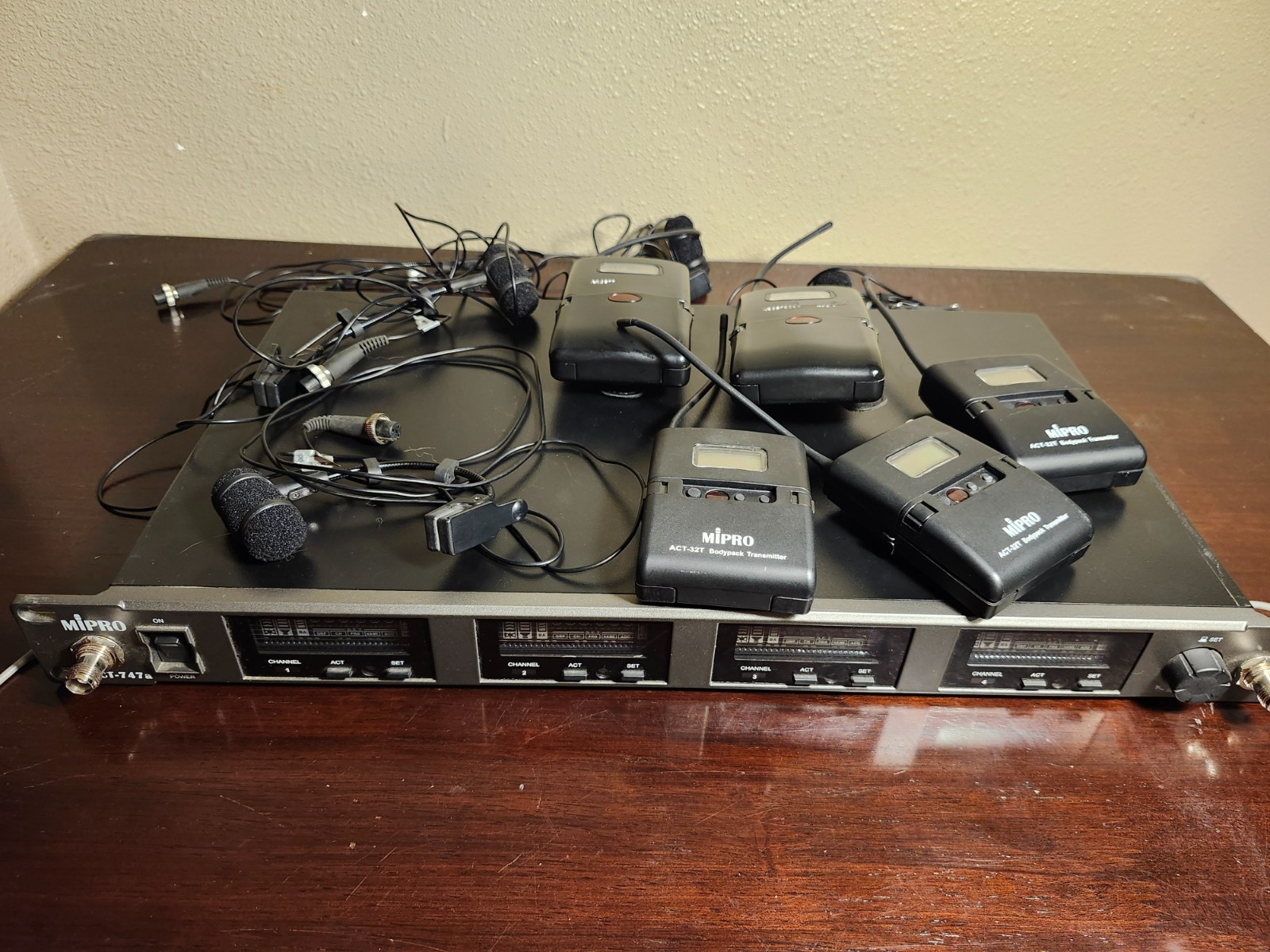 DEFECTIVE Mipro act747a 4channel Wireless Microphone System with transmi G3D