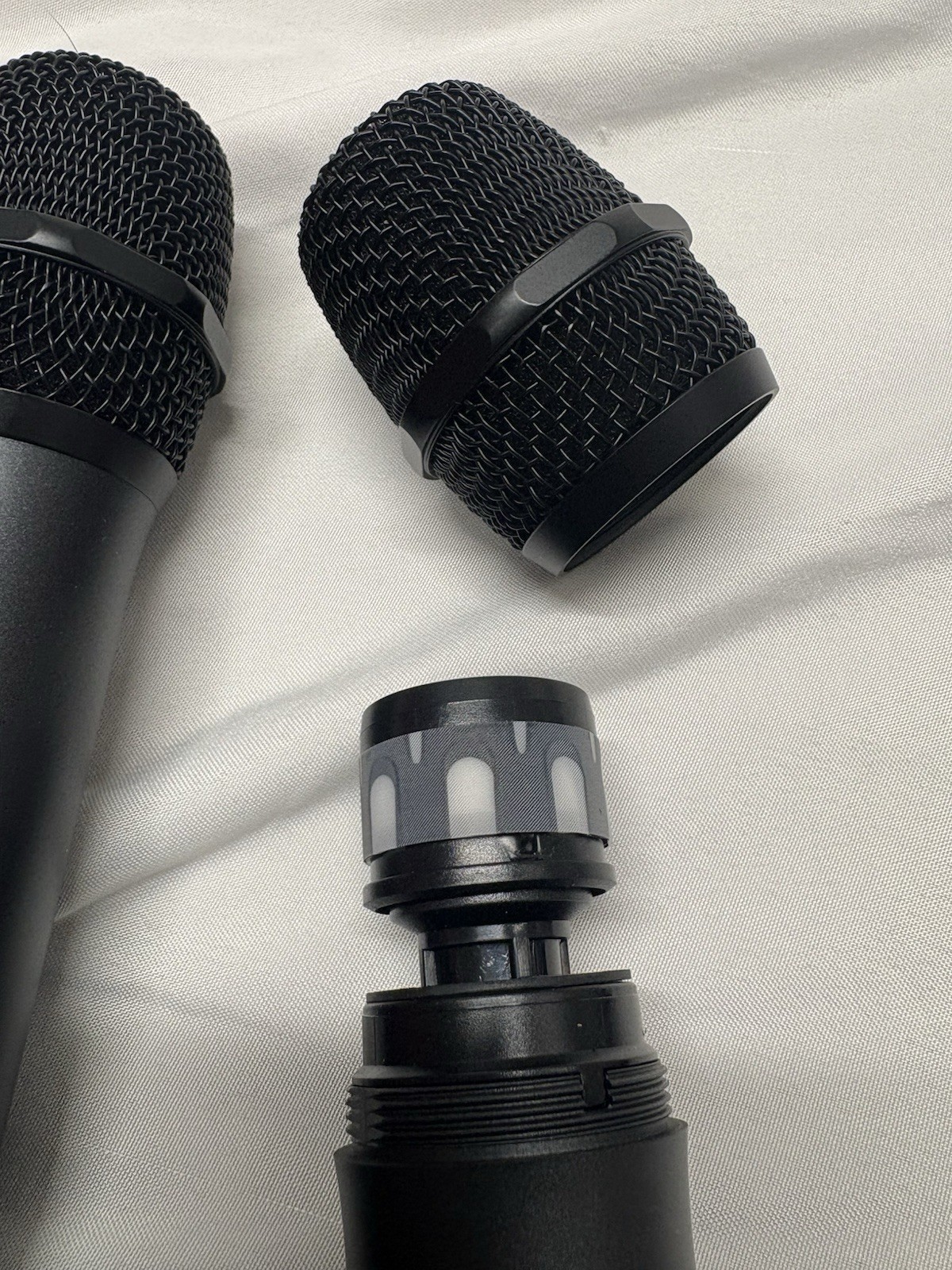 Used JBL WIRELESS MICs 2 Wireless Dynamic Microphones with Receiver Work Great