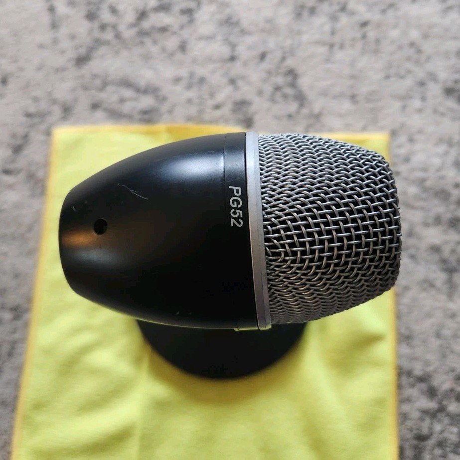 Shure PG52 Dynamic Microphone Mountable XLR 3 Pin Wired Black Silver