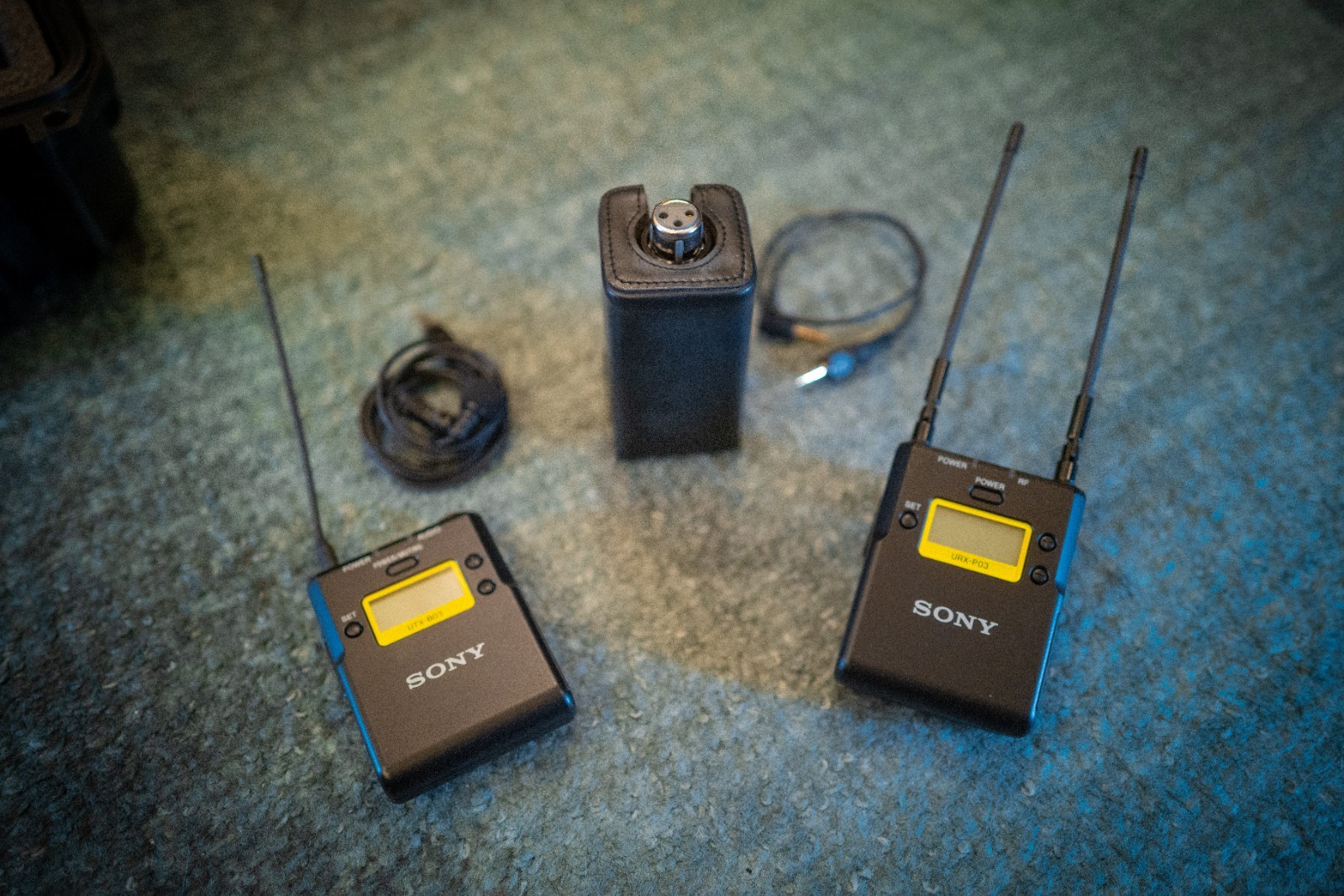 Sony UWP-D16 Camera-Mount Wireless Combo Lavalier Microphone System