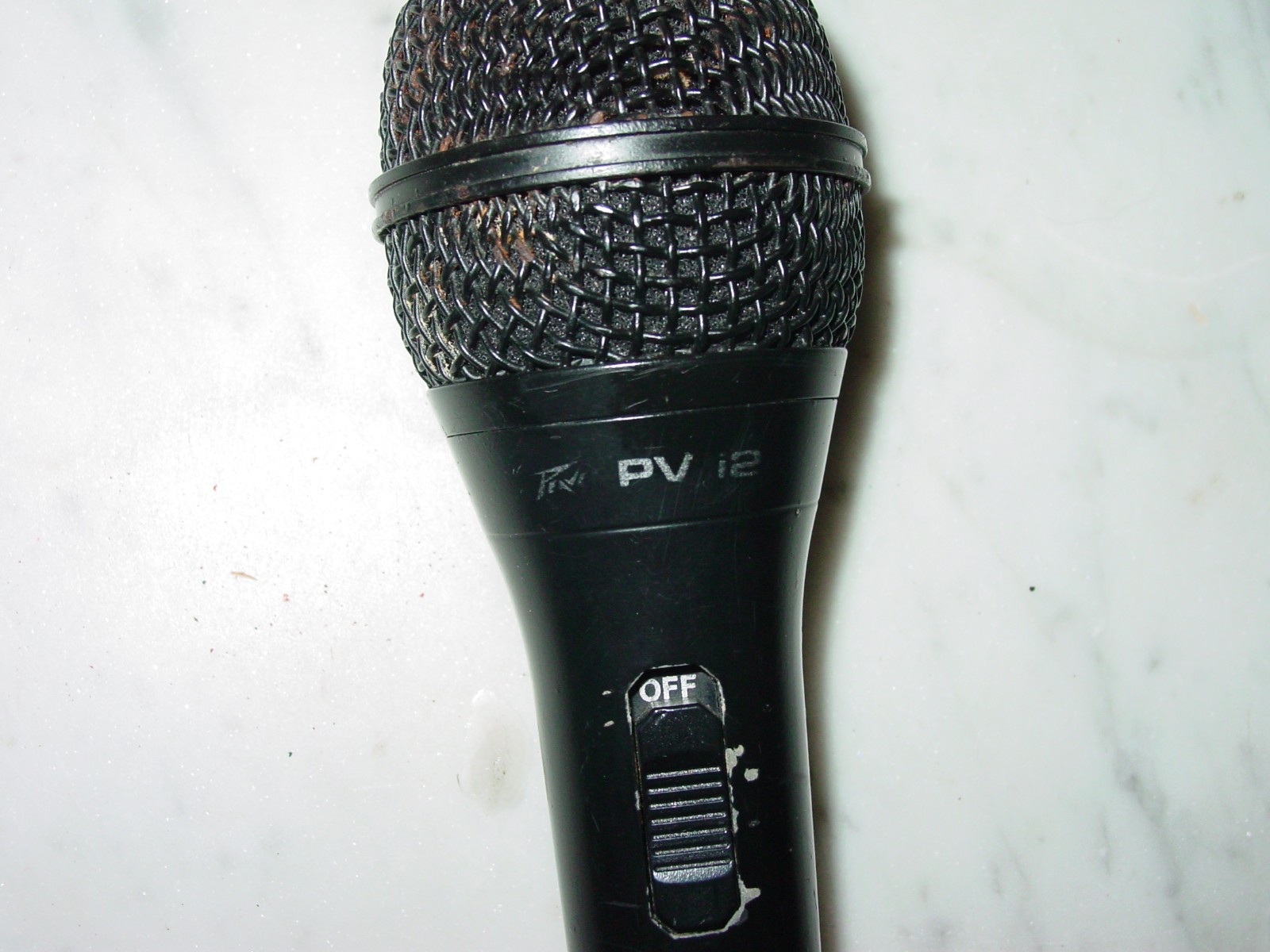Peavey PV®i 2 Dynamic Vocal Microphone – Black, No Cables, Microphone Only