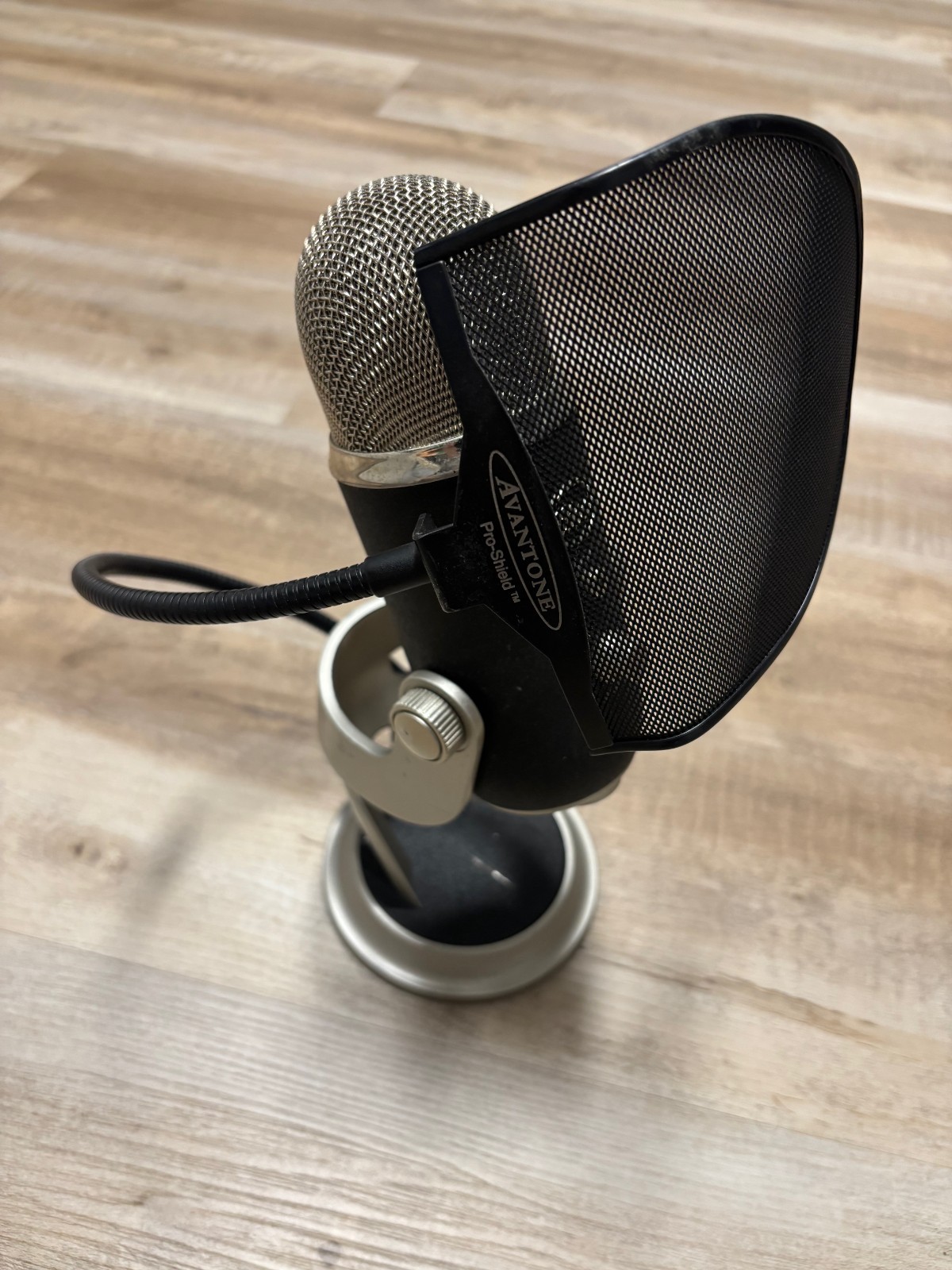 Blue Yeti X USB Microphone – Good Condition – Auphonix Pop Filter – No Box