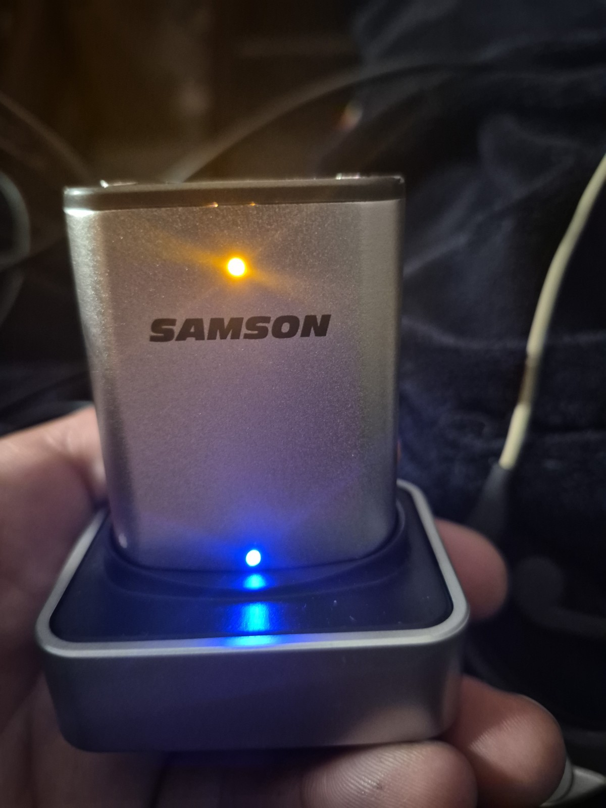 Samson AirLine Micro AH2 Earset Wireless Mic w/ AR2 UHF Receiver & AR2D USB Dock