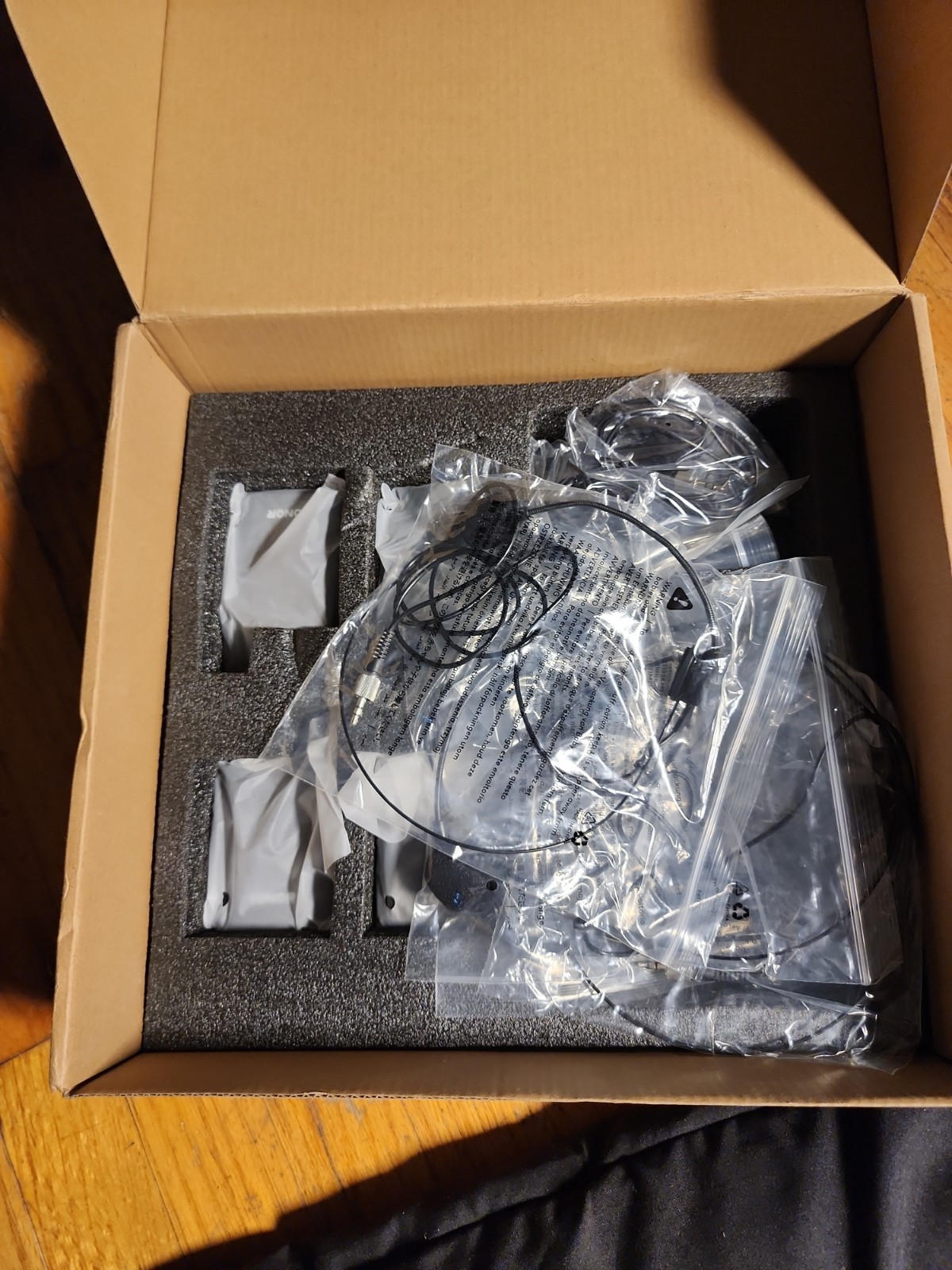 TONOR Wireless Microphones System with UHF Headset/Lavalier Lapel Mics TW364