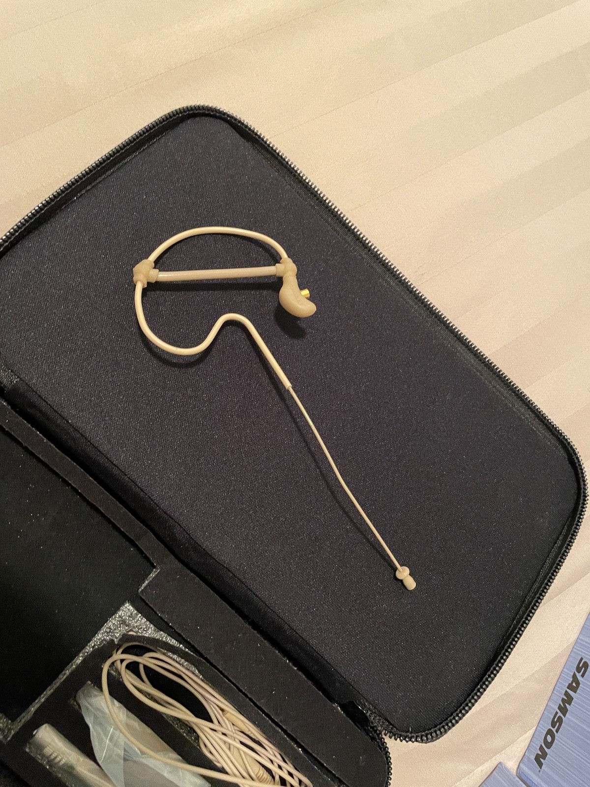 Samson SE10 Earset Headset Microphone Complete Kit w/ 4 Adapters, Case & Box