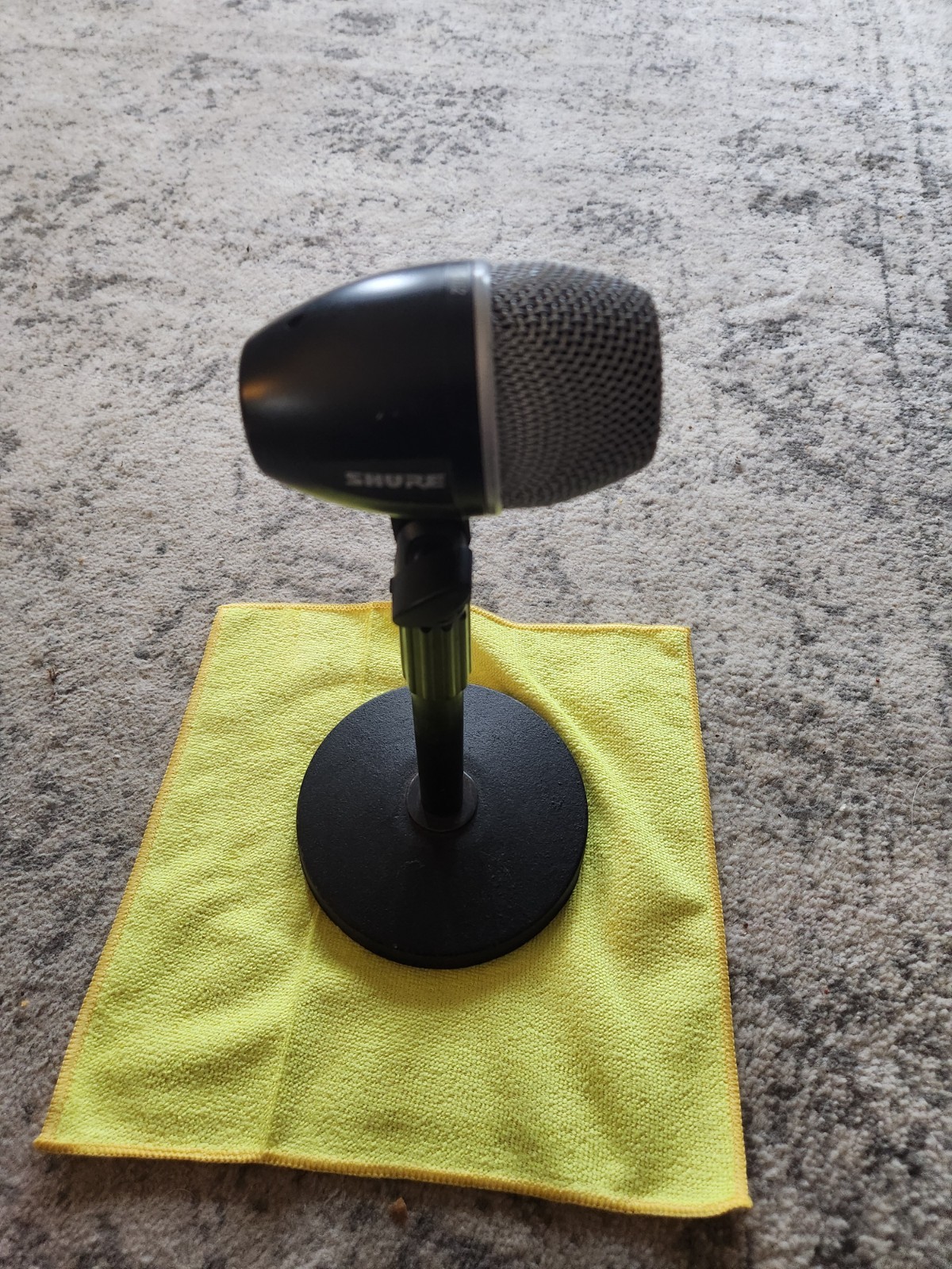 Shure PG52 Dynamic Microphone Mountable XLR 3 Pin Wired Black Silver