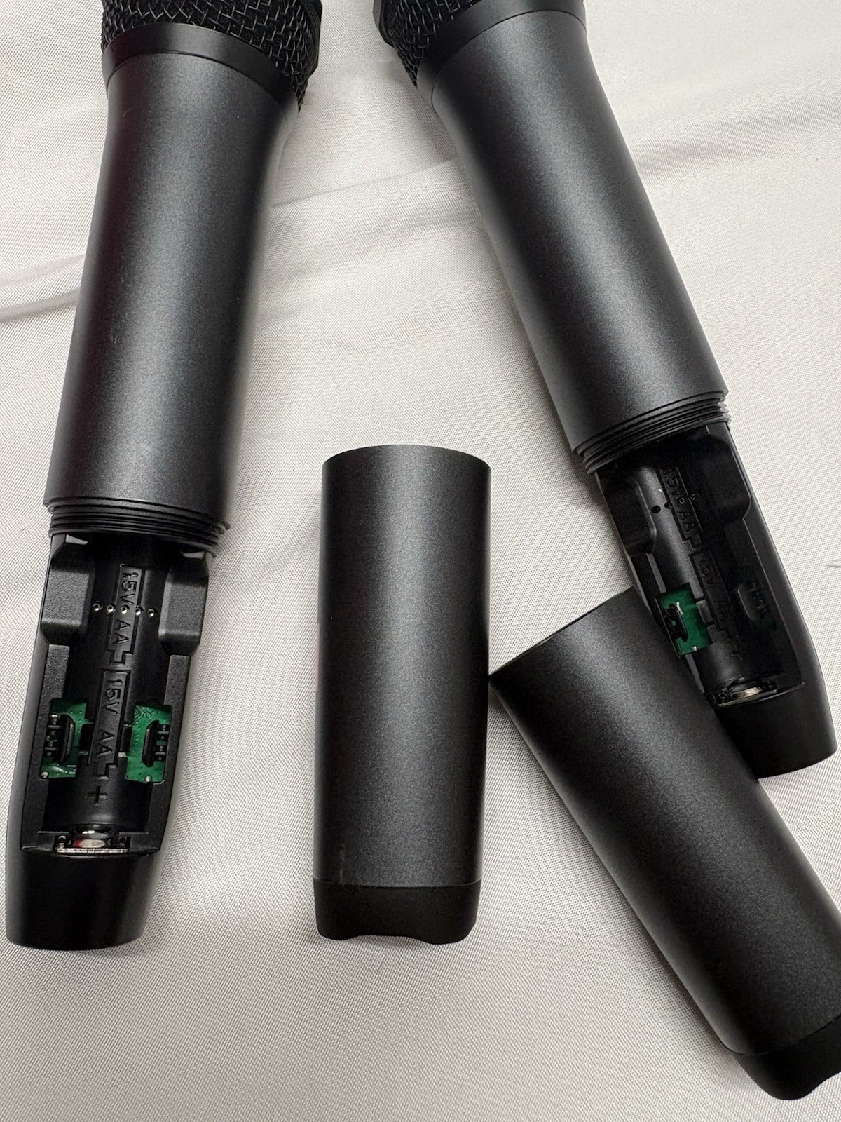 Used JBL WIRELESS MICs 2 Wireless Dynamic Microphones with Receiver Work Great