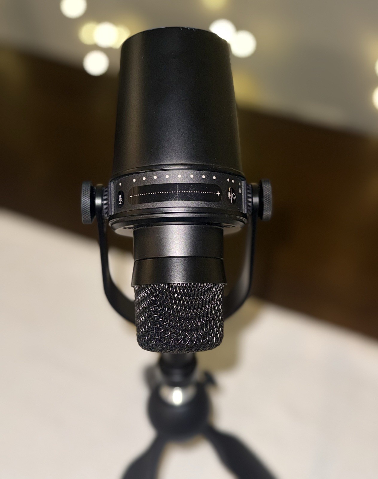 Shure MV7 Podcast Microphone & Mini Tabletop Tripod~Black~EUC!!!