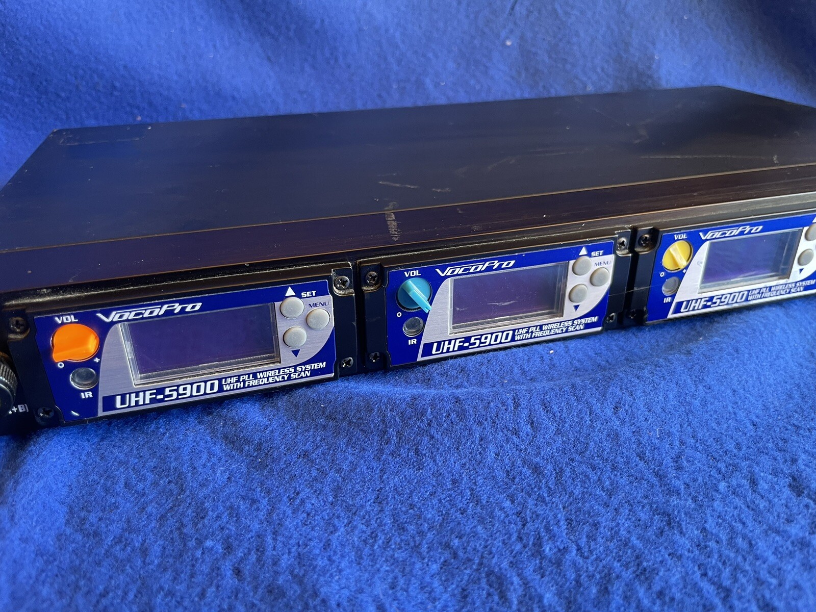 VocoPro UHF-5900 4-Channel Wireless Microphone System (see Description)