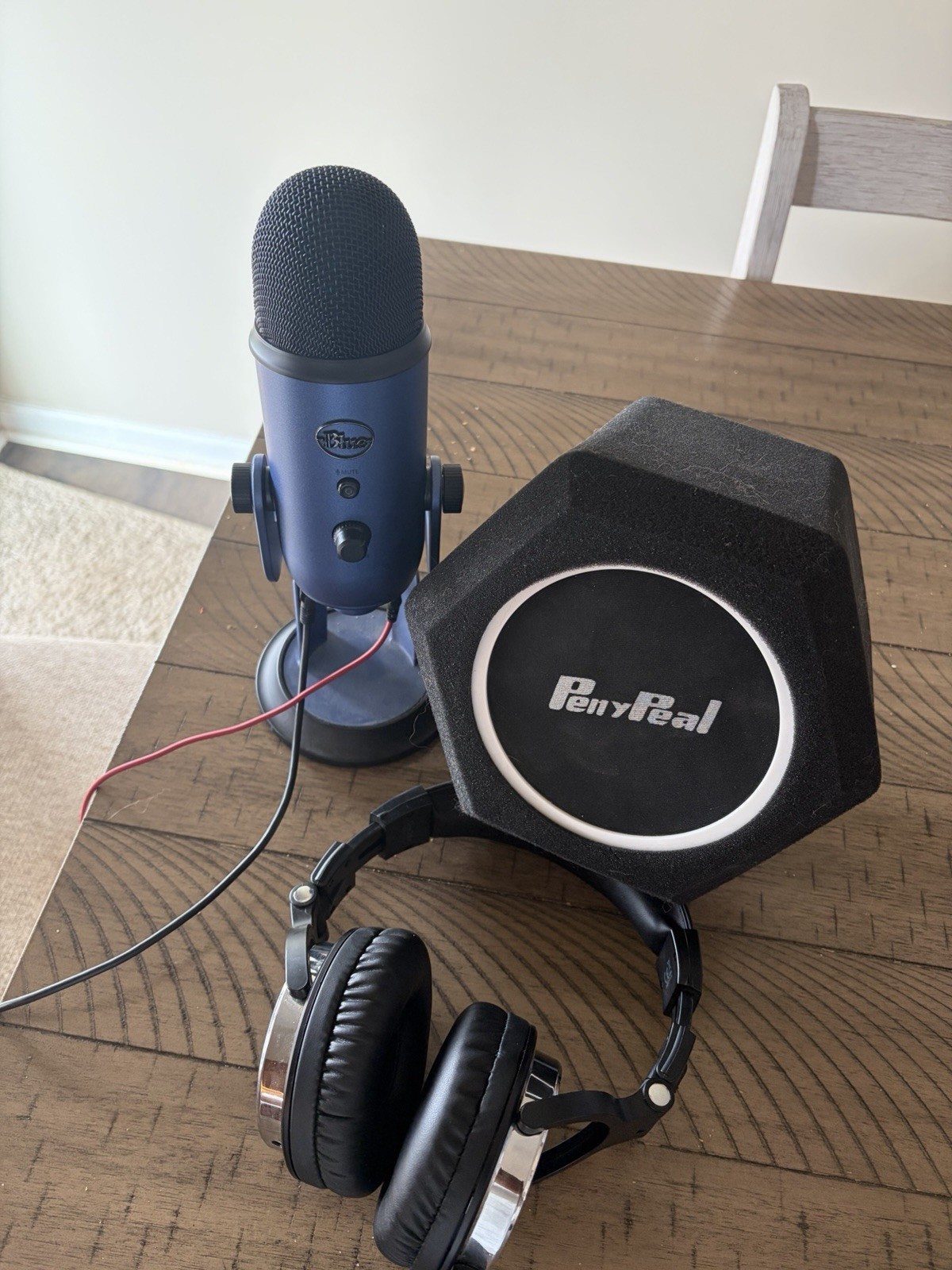 Blue Yeti Microphone, noise cancellation, and headphone. Great condition.