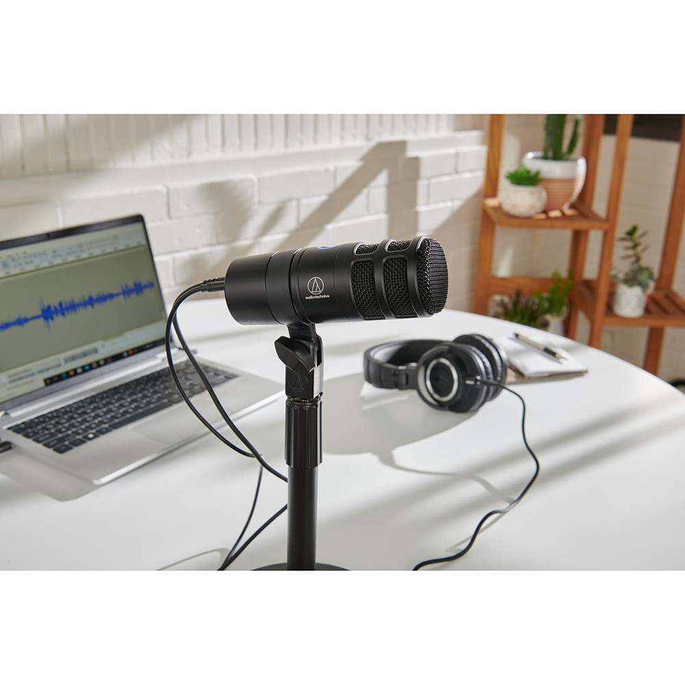 Audio-Technica Hypercardioid Dynamic Podcast USB Mic with 2 Year Warranty Bundle