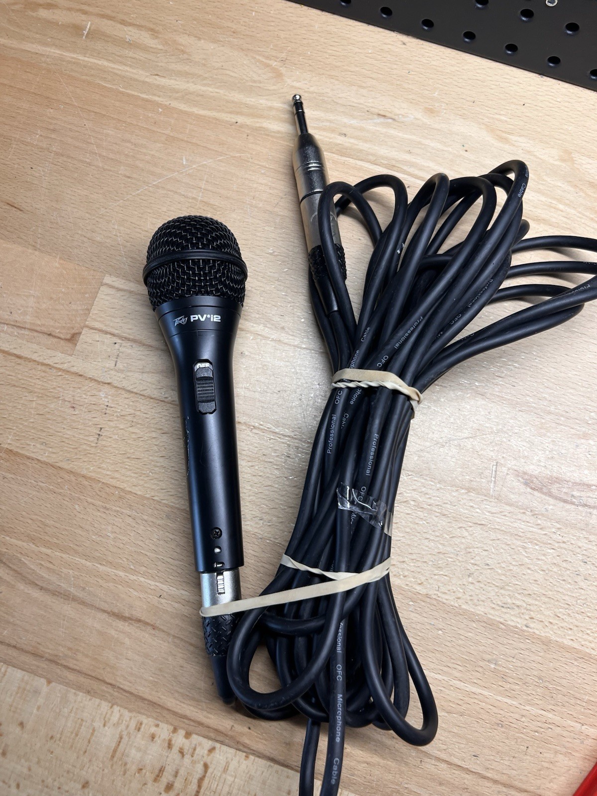 Peavey PVi 2 Cardioid Dynamic Vocal Microphone Wired Handheld On/Off Switch