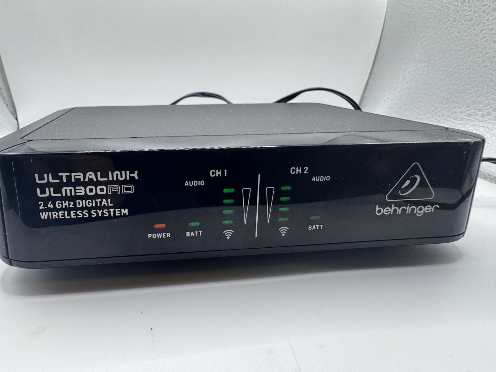 Behringer Ultralink ULM300MIC High-Performance 2.4 GHz Digital Wireless System