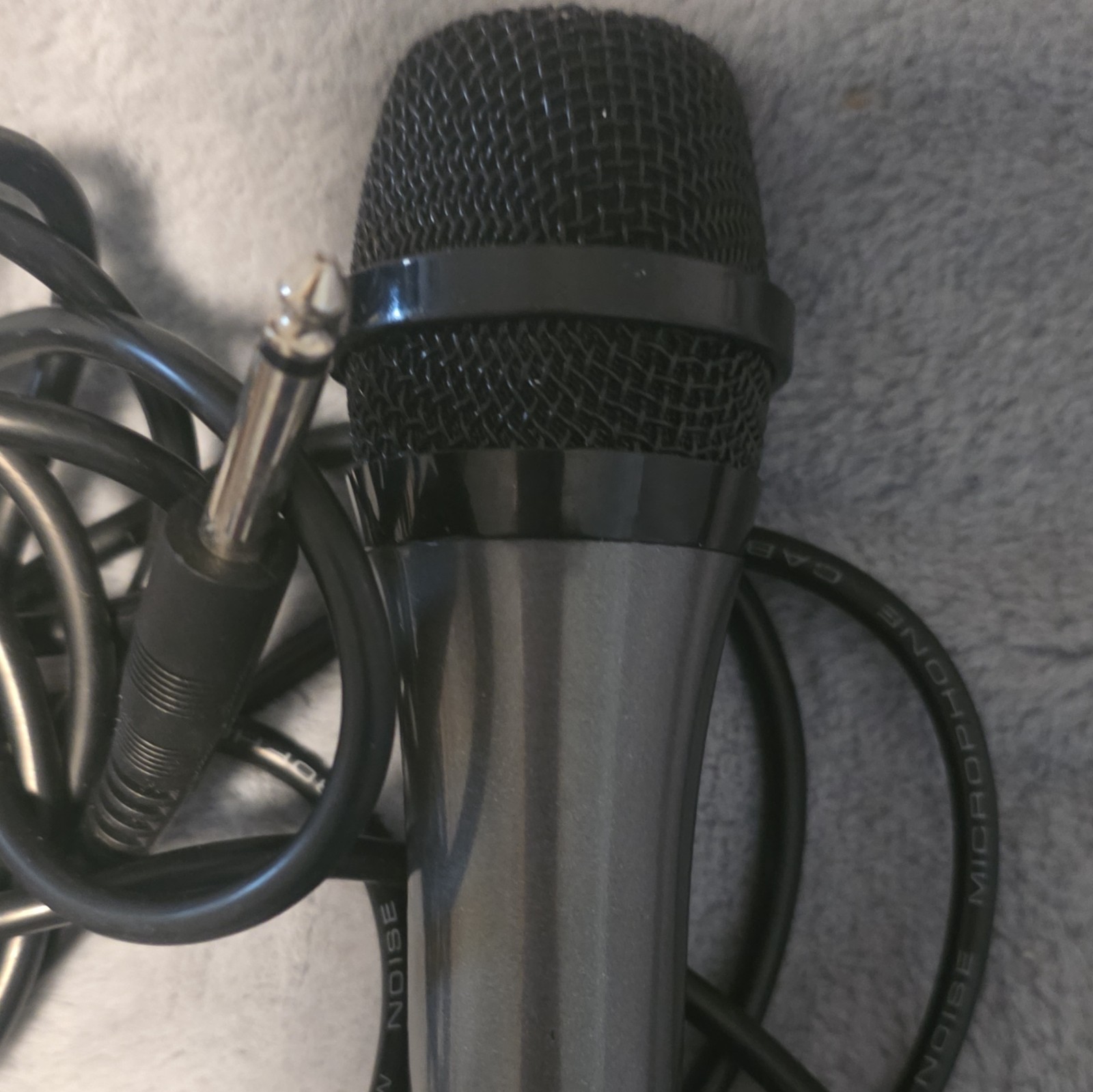 Wired Handheld/Stand-Held Microphone 6.35mm (1/4 in) TS Plug On/Off Black