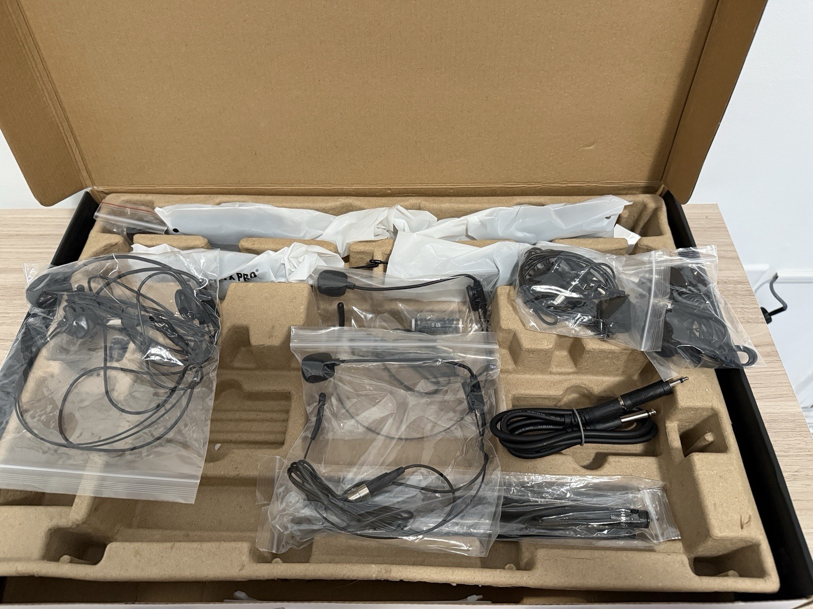 Phenyx Pro PTU-7000 UHF Wireless Mic System 4-Channel Rack Receiver 4 Bodypacks