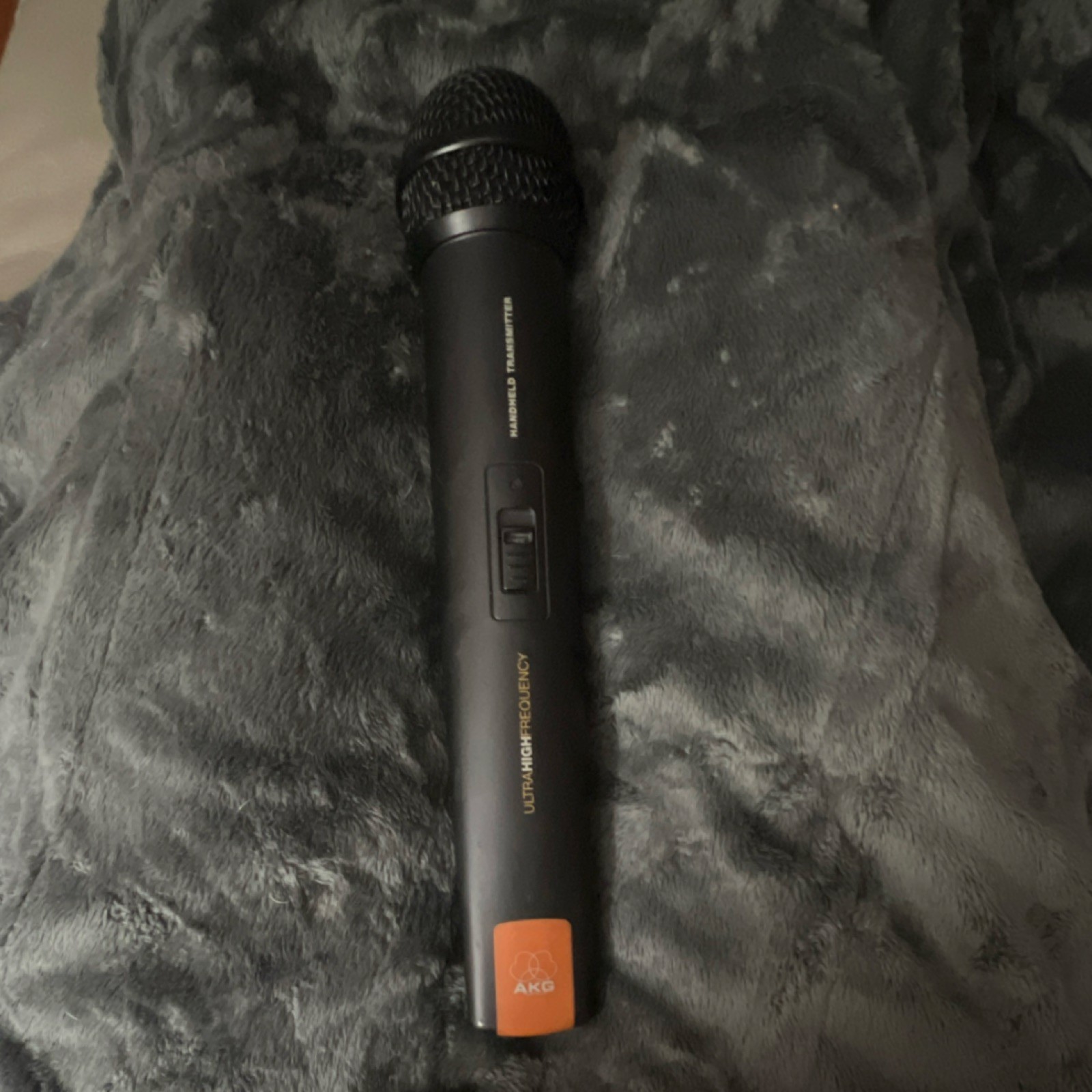 AKG HT DW1000 Wireless Handheld/Stand-Held Microphone 710.400 MHz Black Orange