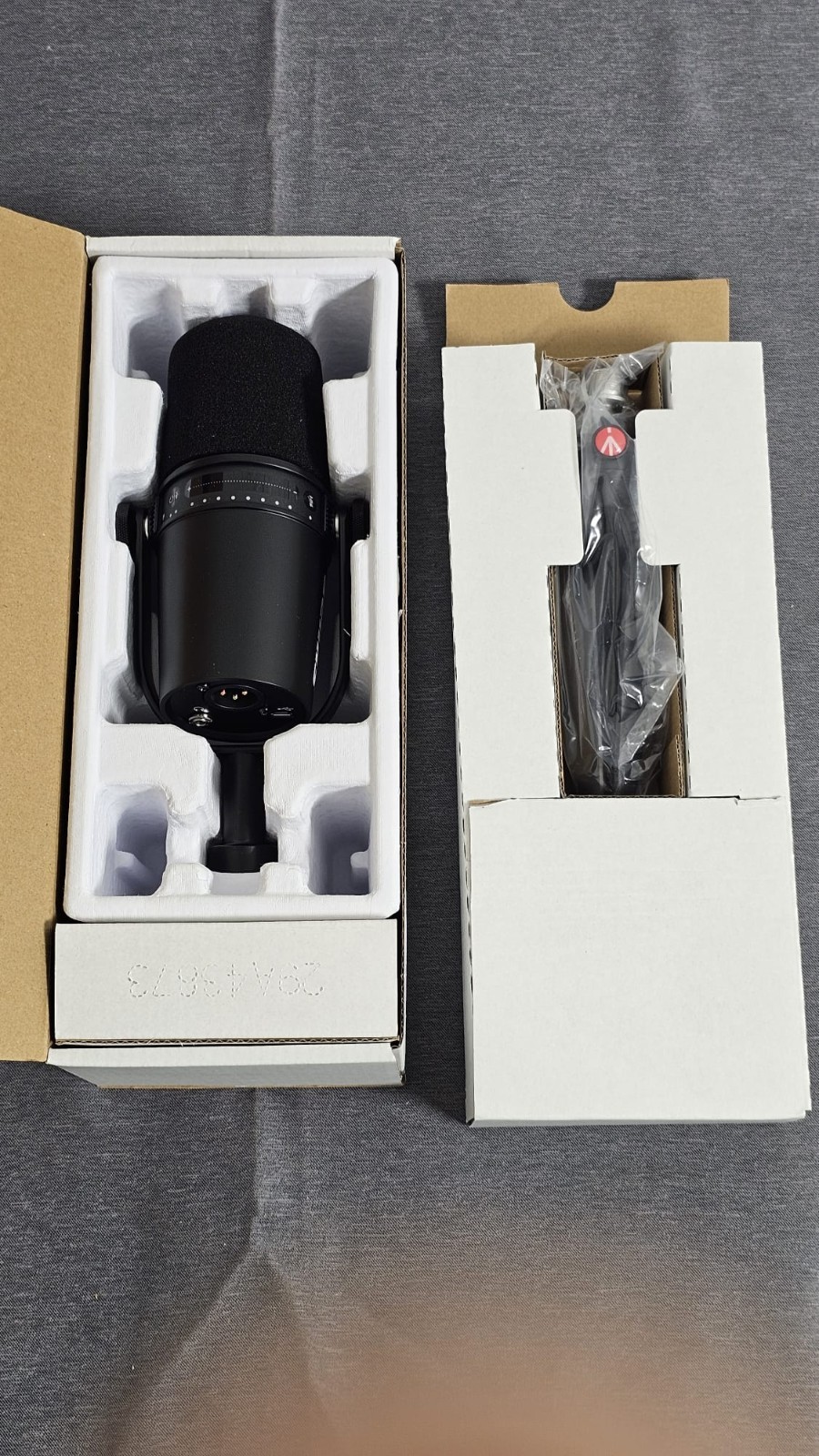 Shure MV7 USB Microphone with Manfrotto Pixi Mini Tripod Set – (MV7-K-BNDL)