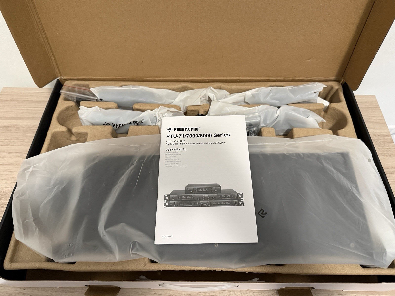 Phenyx Pro PTU-7000 UHF Wireless Mic System 4-Channel Rack Receiver 4 Bodypacks