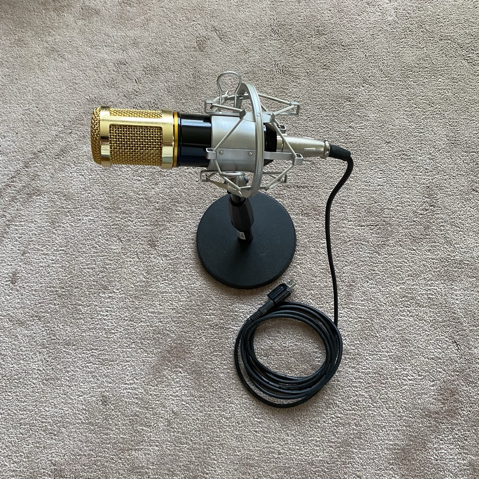 BM-800 Condenser Sound Recording Microphone with Shock Mount incl. Desk Stand