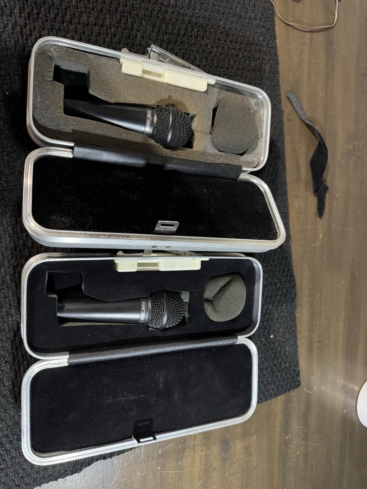 2 Peavey PVM 380N Microphone With Cases(BOTH TESTED AND BOTH WORKING)