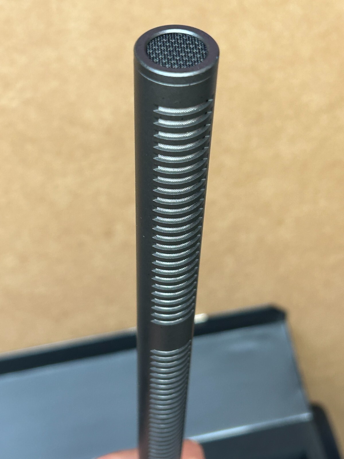 Audio Technica AT835a Line Gradient Condenser Shotgun Microphone with case