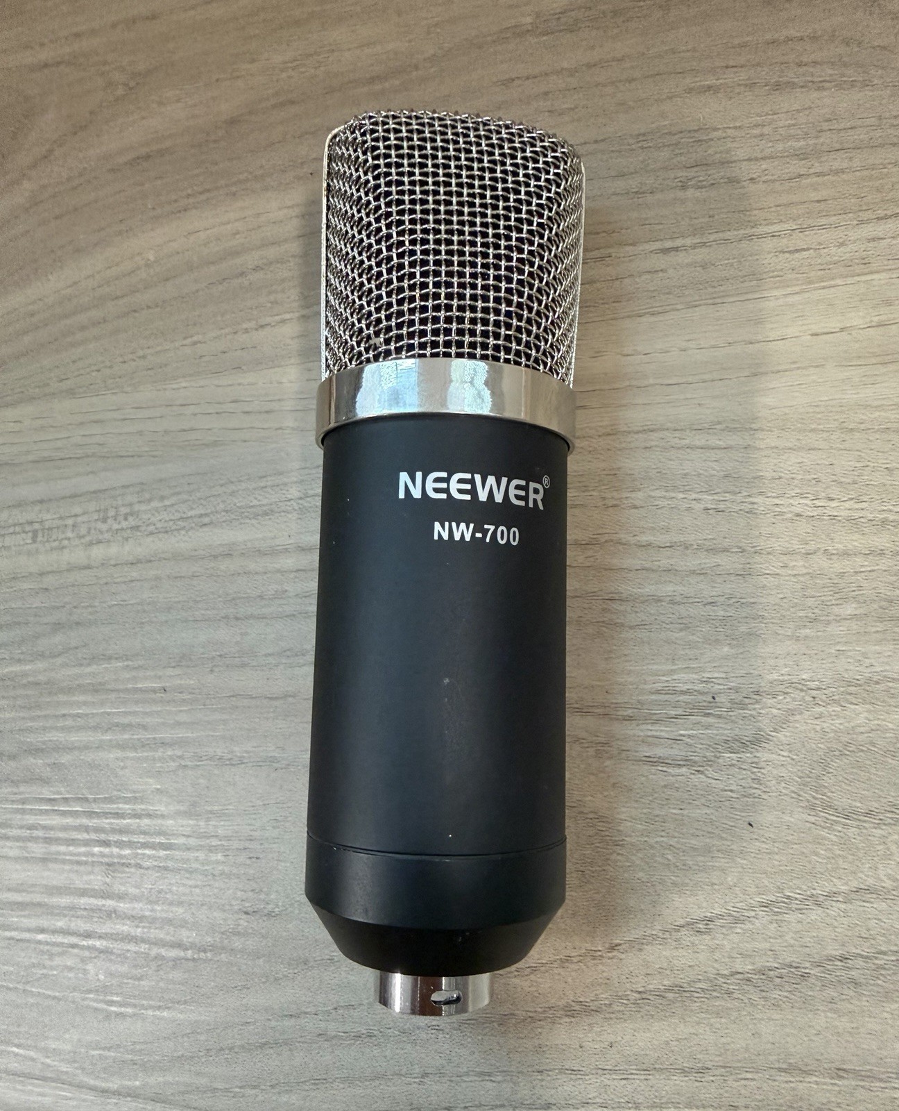 Neewer NW-700 Condenser Microphone Phantom Powered XLR 3-Pin Wired Black/Silver