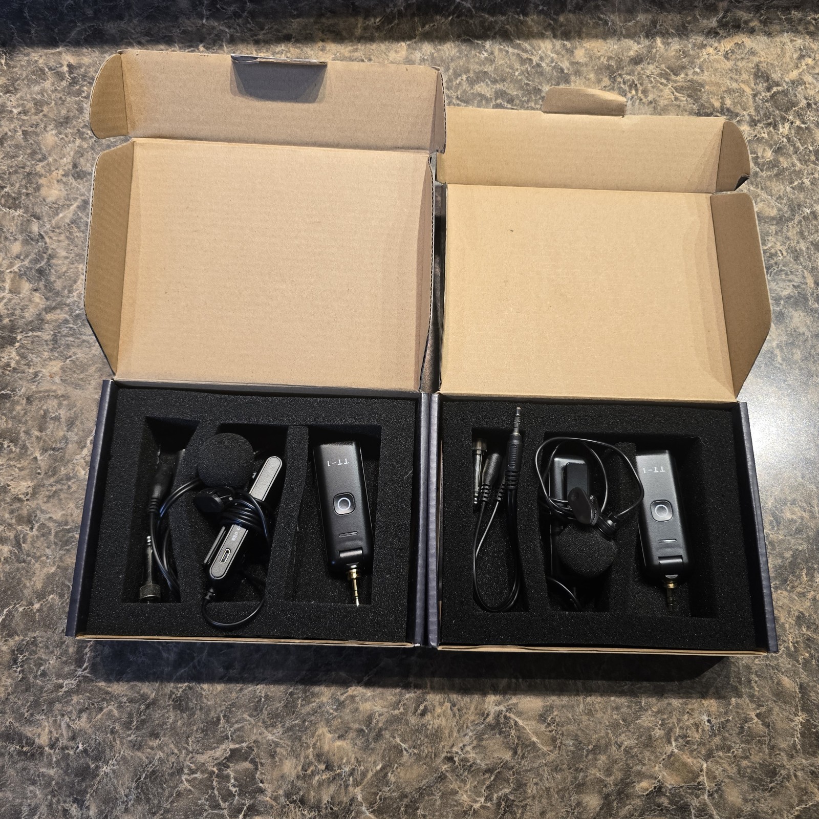 Wireless Lavalier Microphone System, 2.4G Wireless Transmitter /Receiver Set