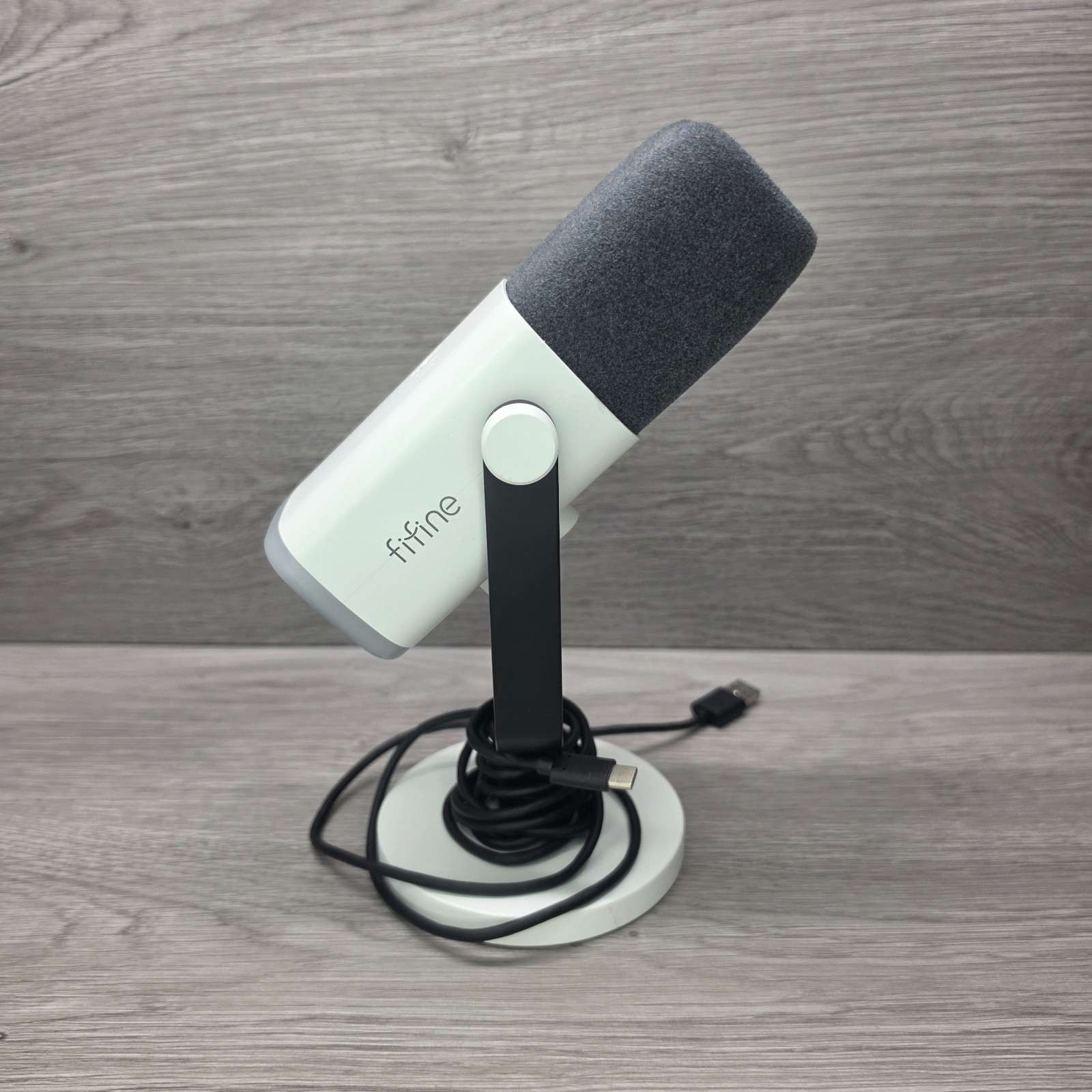 Fifine AmpliGame AM8 USB XLR Dynamic Microphone White RGB Gaming Podcast Mic