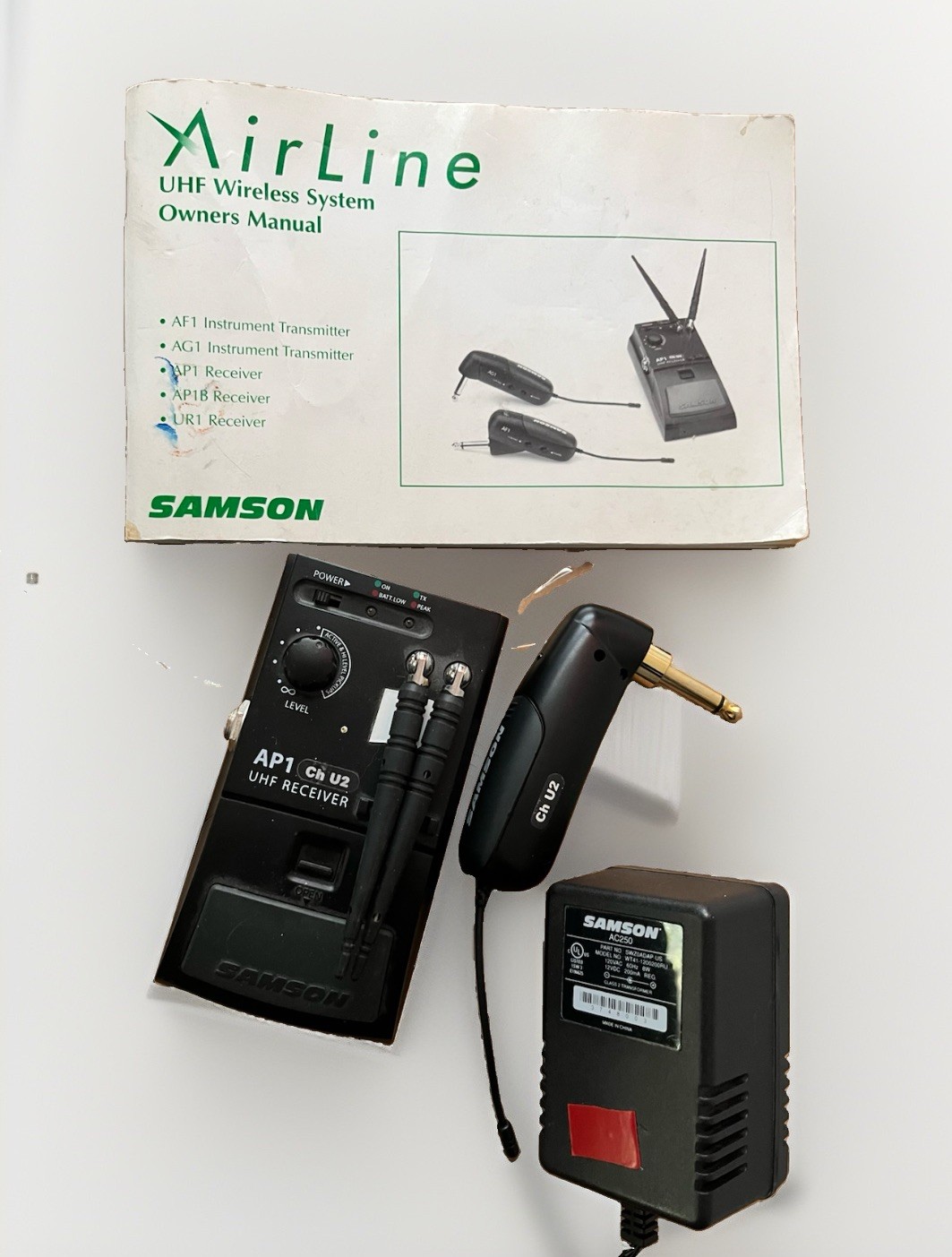 Samson Wireless Guitar System UHF – Professional No Line of Sight Required