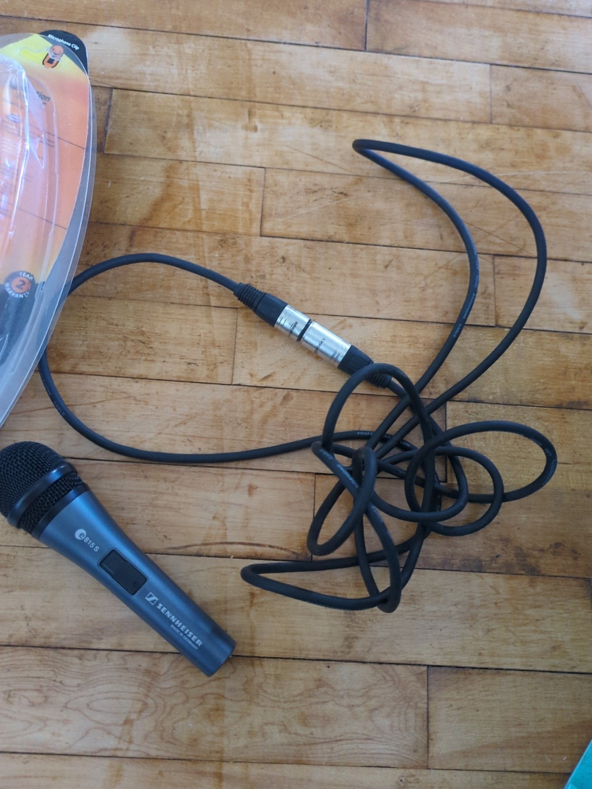 Sennheiser E815S Handheld Dynamic Vocal Microphone w/ Plastic case and cable