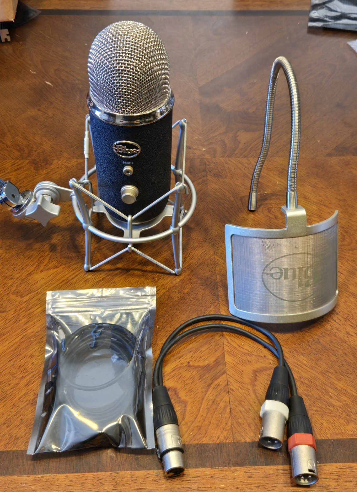 Blue Yeti Pro USB/XLR Condenser Microphone Rare W/ Pro Balance Mount & Screen
