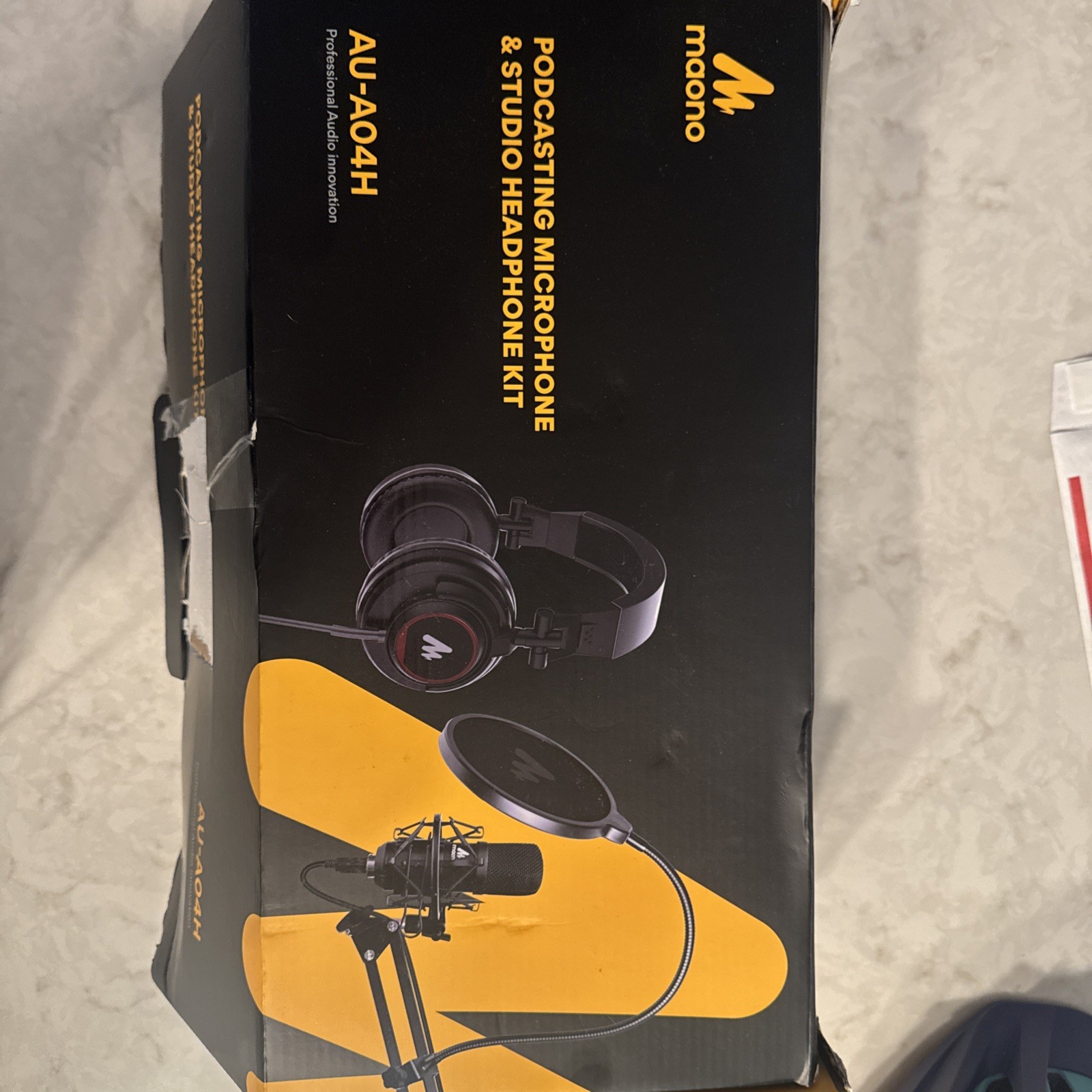 Maono AU-A04 Podcasting Microphone Kit Professional Audio Innovation New In Box