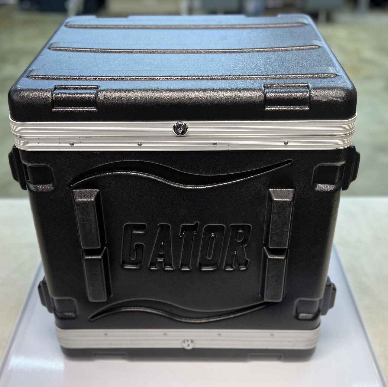 Shure SLX4/Wireless System w/ GATOR Flight Case #2