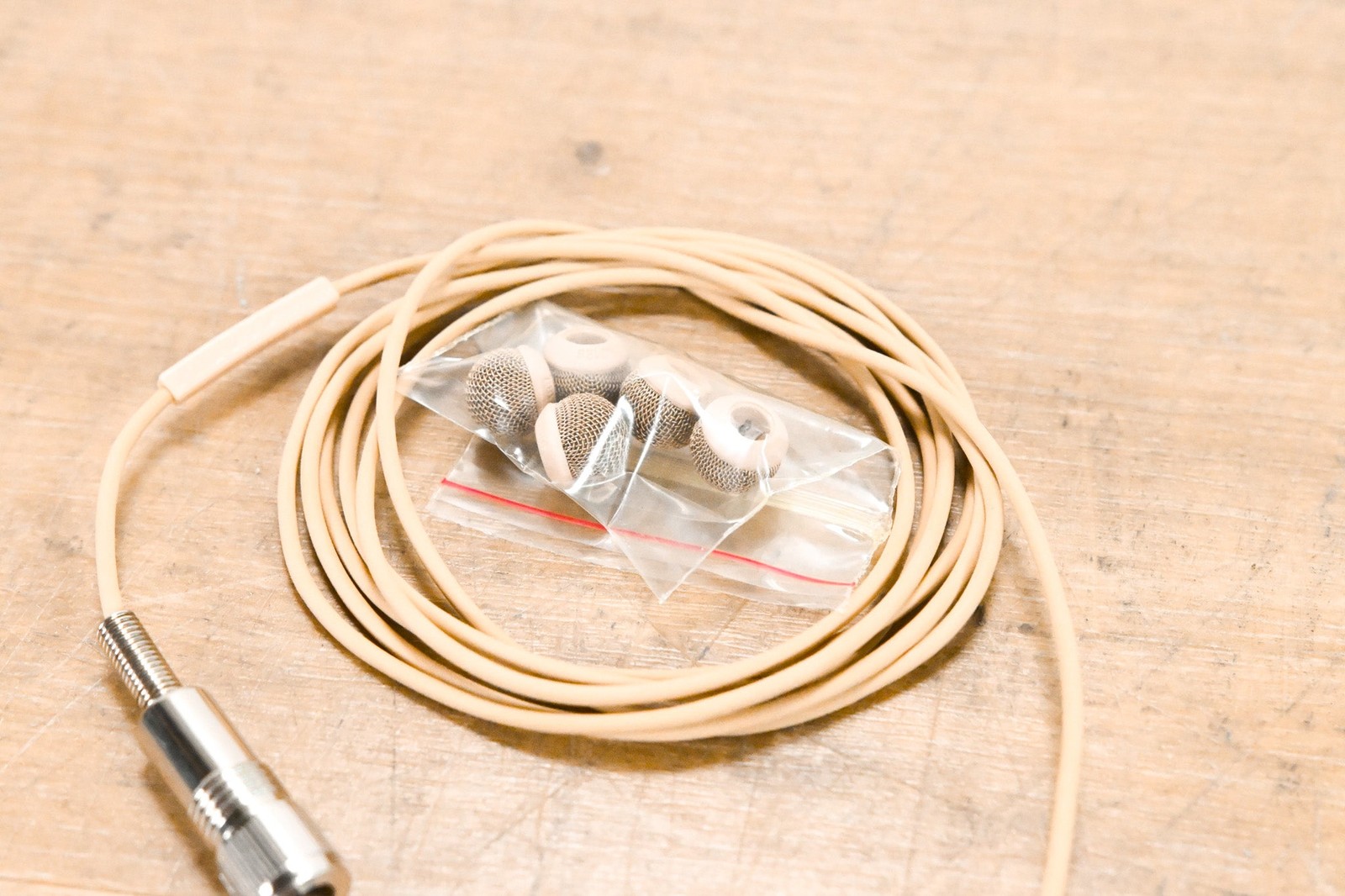 Sennheiser MKE 2 Lavalier Lapel Mic w/ Locking 3.5mm Connector – Beige CG012BD