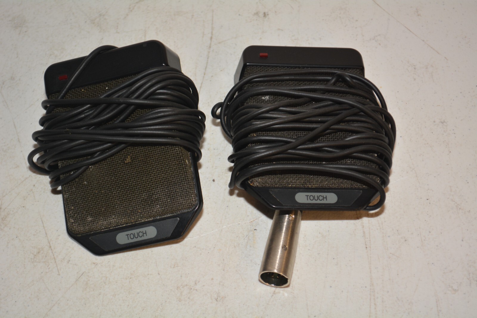 Lot 2x Crown PCC-170SWO Surface Mount Supercardioid Boundary Microphones #W4767
