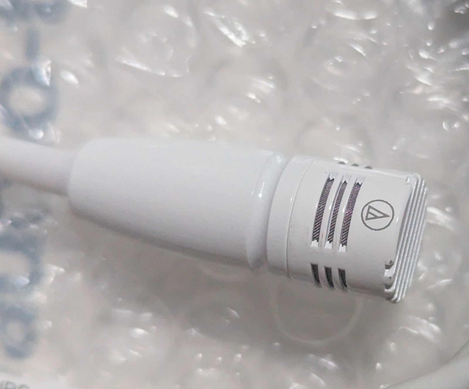 Audio-Technica U853RW Hanging Condenser Mic Cardioid UniGuard White XLR
