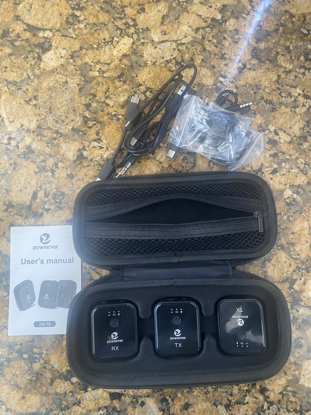Zoweetek ZW-T6 Wireless Clip-On Microphone System 3.5 mm TRS Black